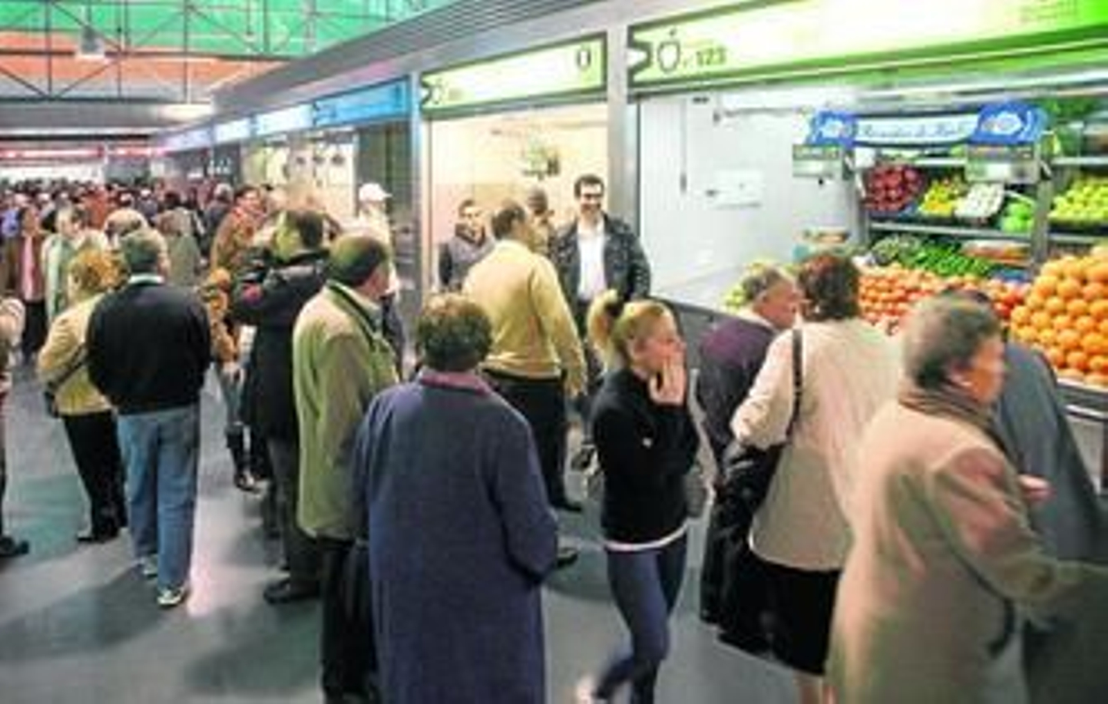 Más de un millar de onubenses visitaron ayer las nuevas instalaciones, que hoy se abren al público.