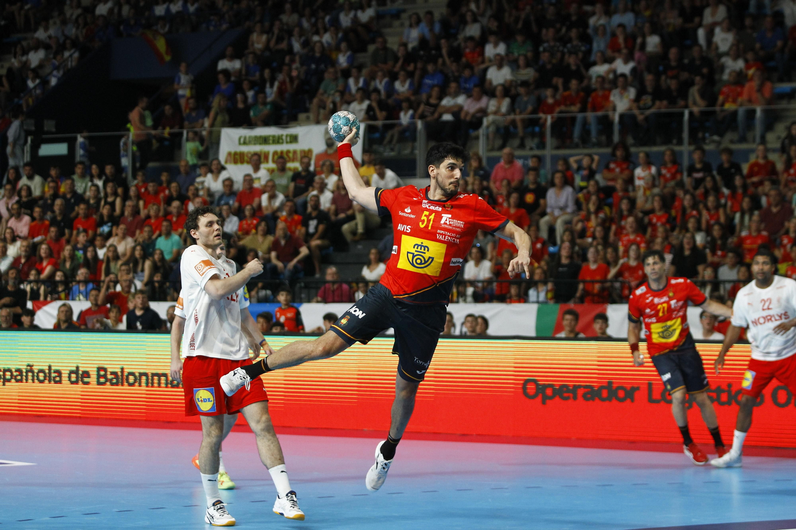 Imágenes del España-Dinamarca de la EHF Euro Cup de balonmano, en Almería