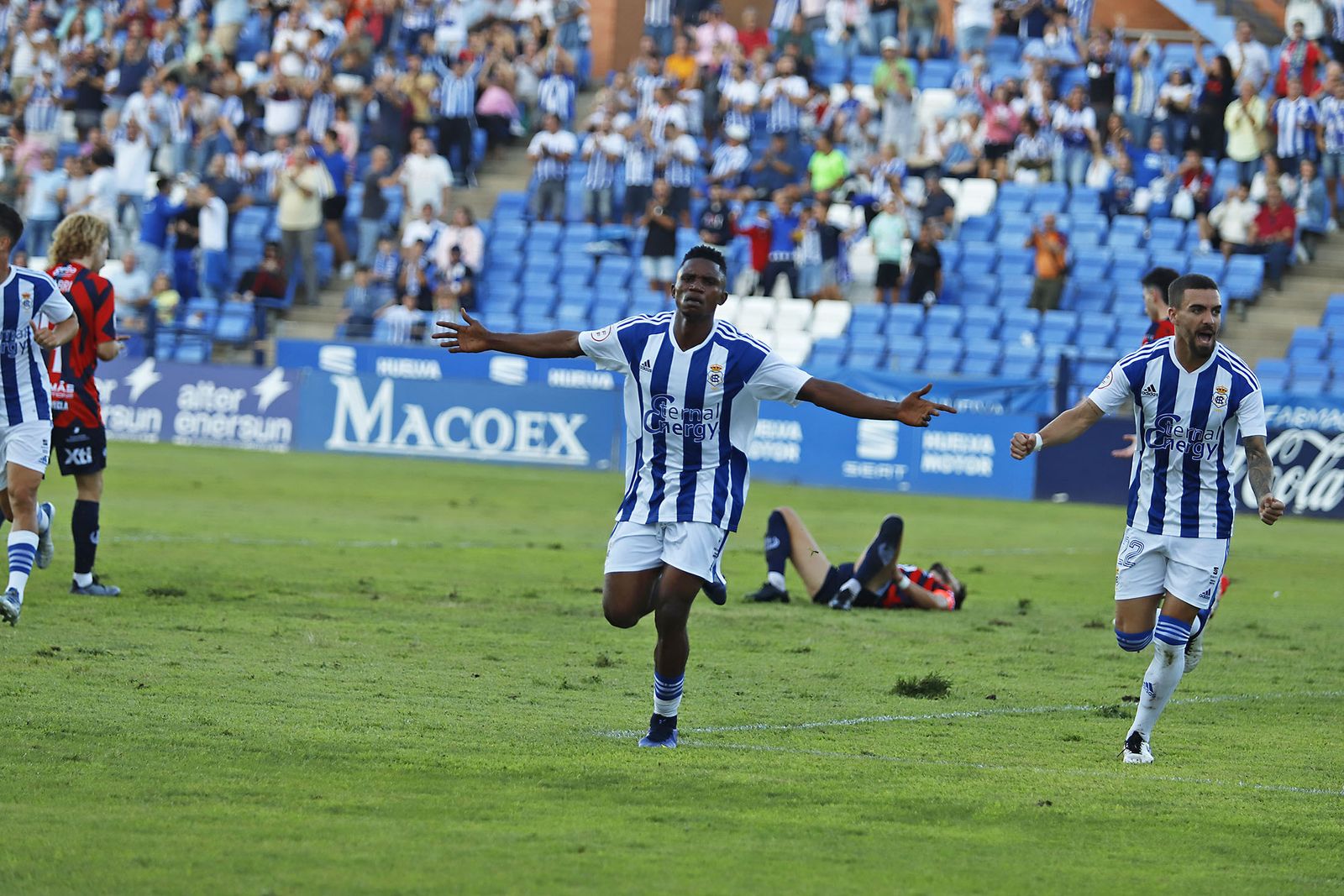Imágenes del partido entre el Recreativo de Huelva y Yeclano
