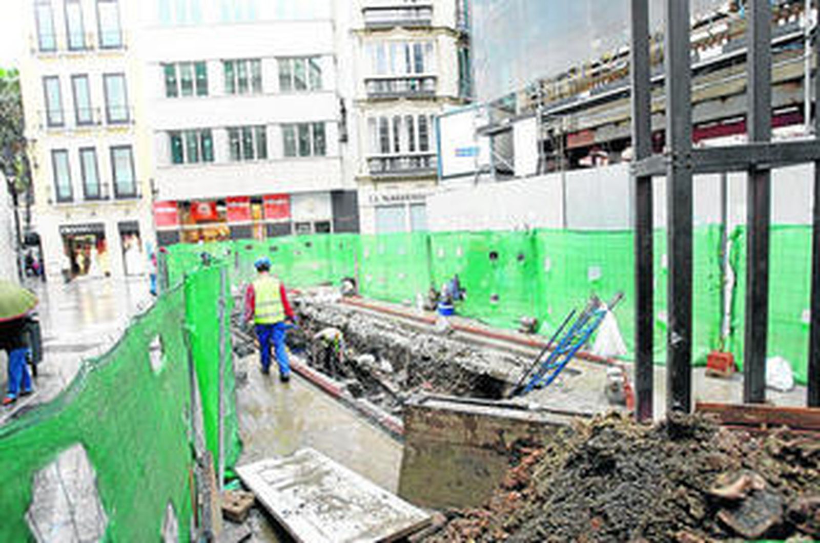 Las obras de los contenedores soterrados antes de que fueran paralizadas.