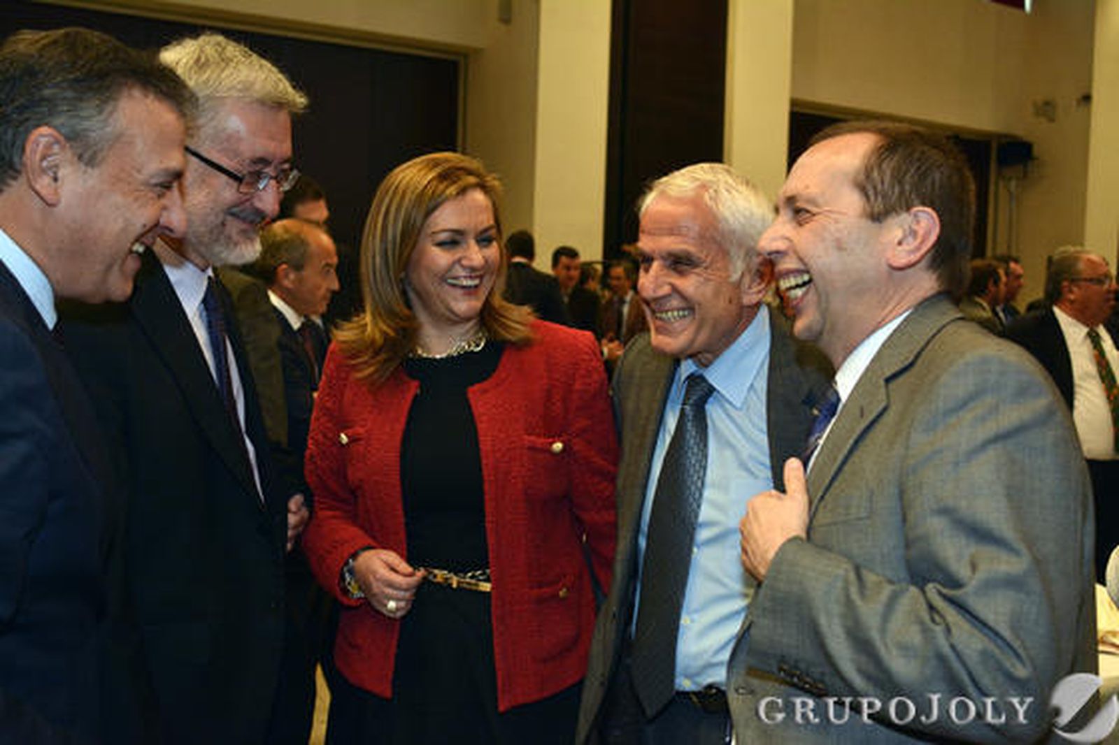 Francisco Arteaga, director general de Endesa en Andalucía; Antonio Ávila; María Jesús Serrano; Antonio Pascual, presidente de la Fundación Sevillana-Endesa, y José Antonio Carrizosa.

Foto: Juan Carlos Vázquez / Manuel Gómez