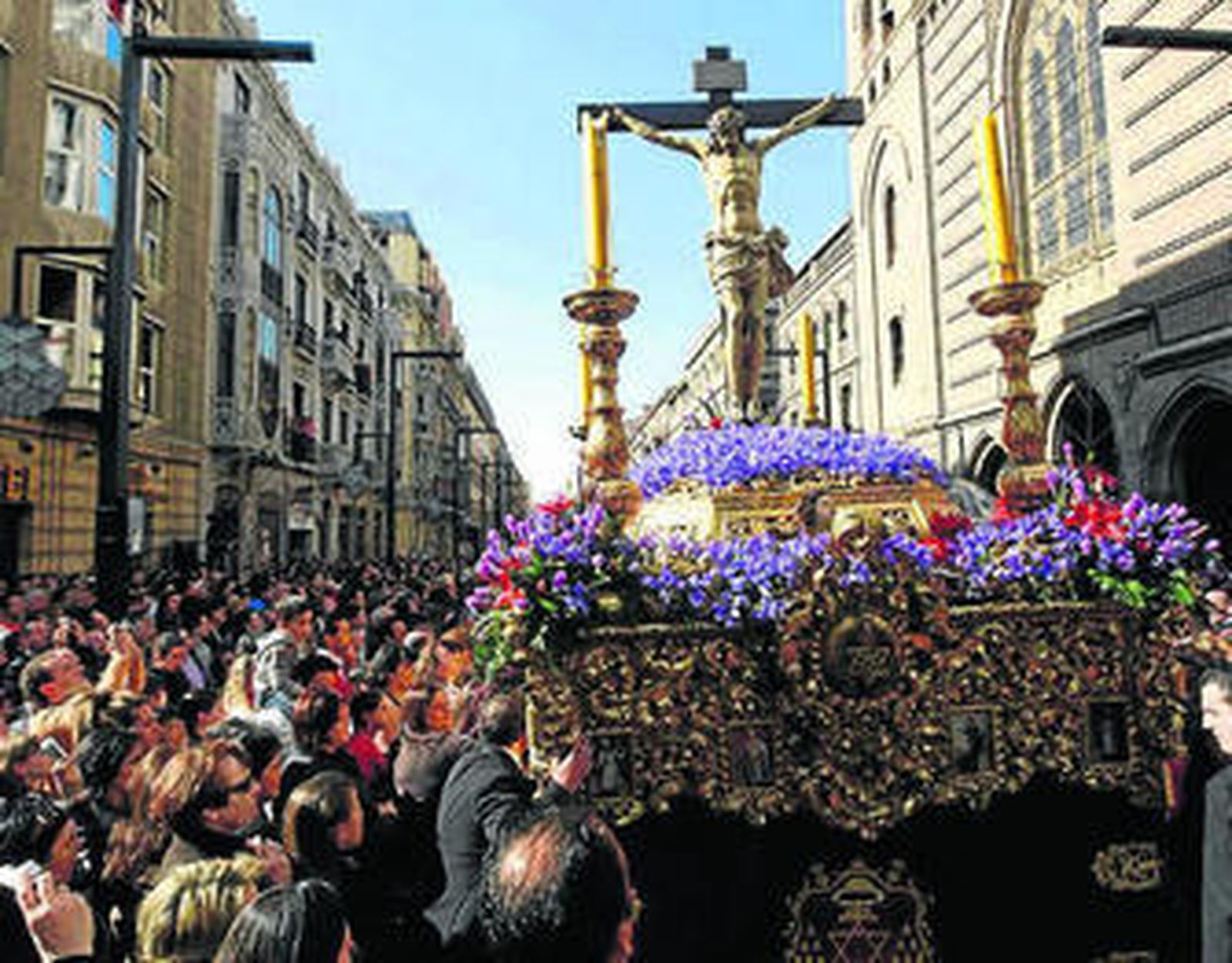 El Cristo del Consuelo, una de las imágenes que más devoción popular despierta.