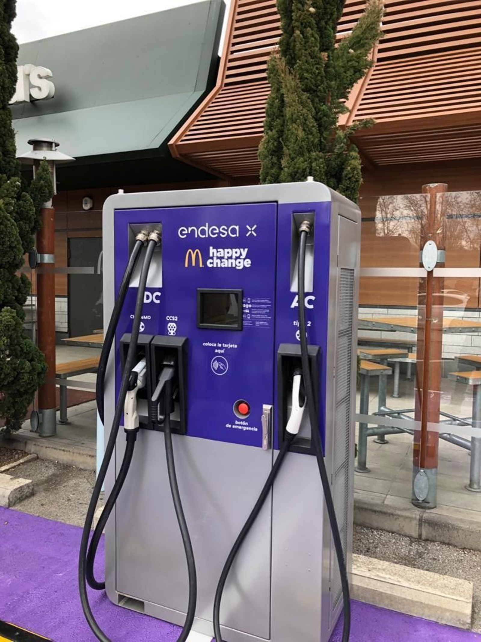 Inauguran puntos de recarga para coches eléctricos en tres McDonald’s de Málaga