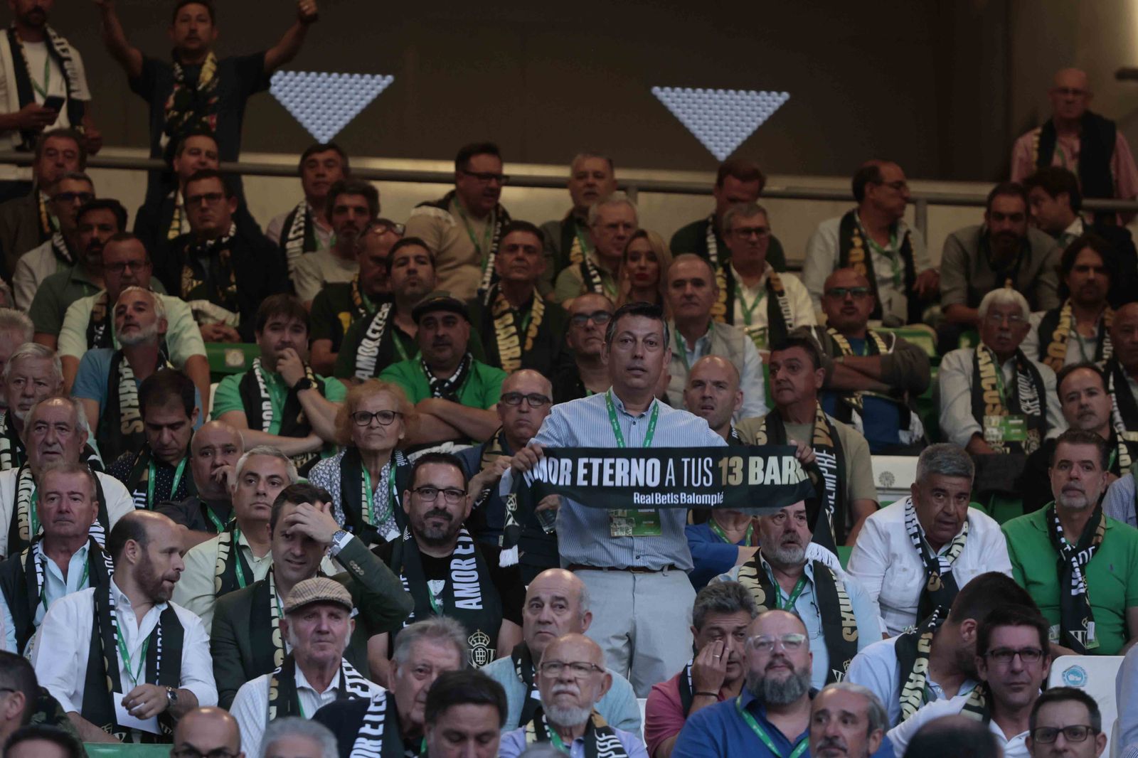 Búscate en el acto Siempre Verdiblancos