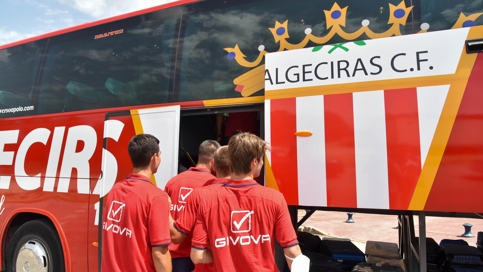 Las fotos de la salida del Algeciras CF para Barcelona