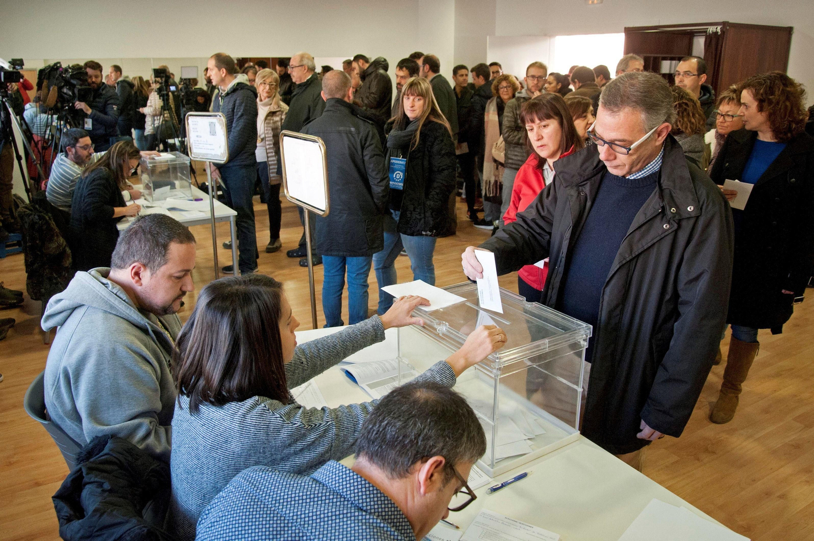 La jornada electoral en Cataluña, en imágenes