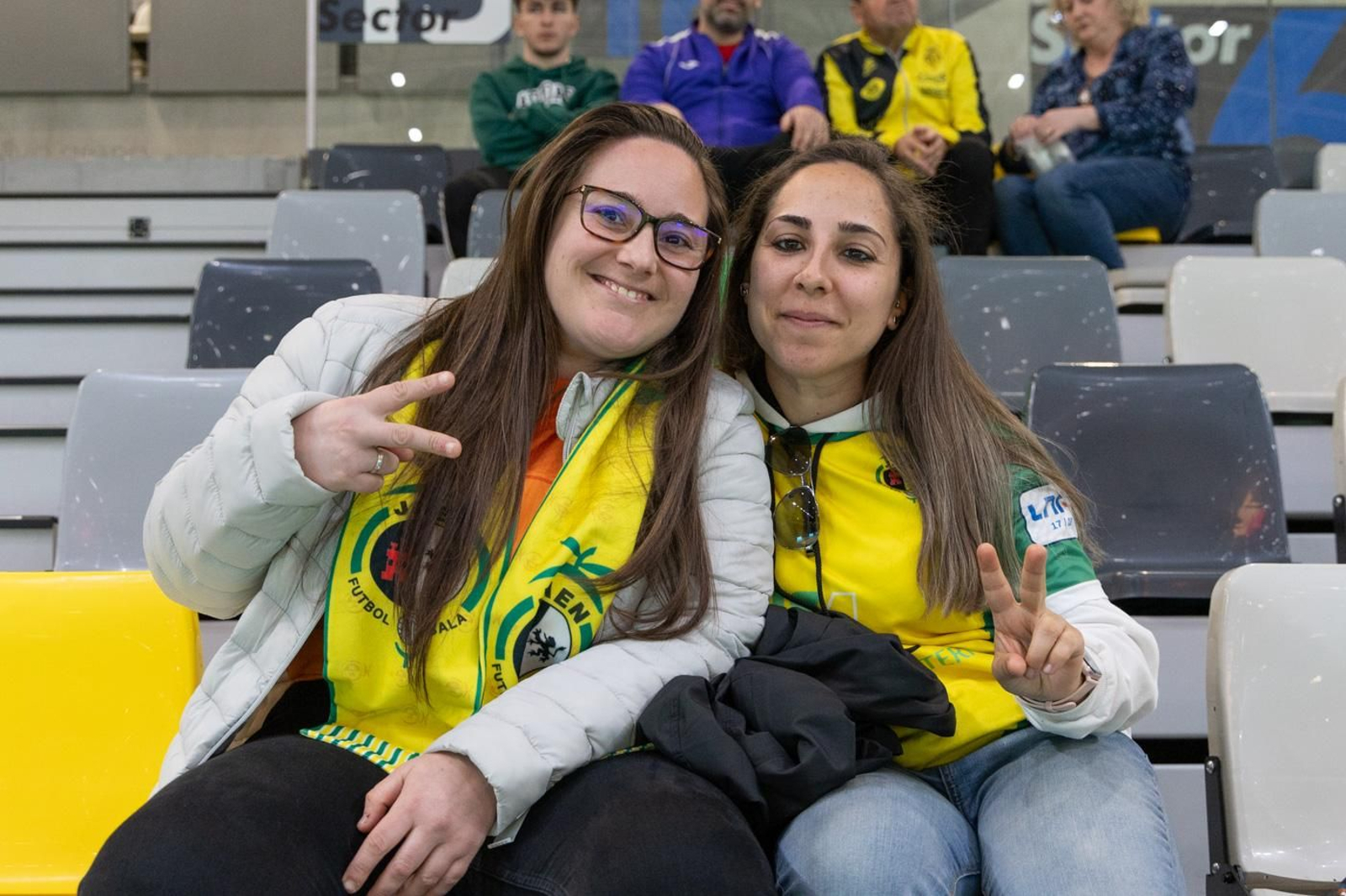 En imágenes: la afición y mejores jugadas del Jaén FS - Jimbee Cartagena