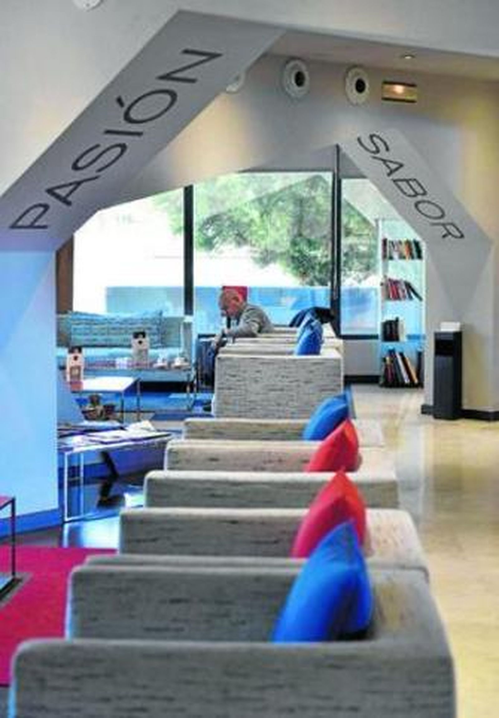 Pasión, palabra polisémica del calendario de la ciudad y está en el hotel Riberas de Triana.