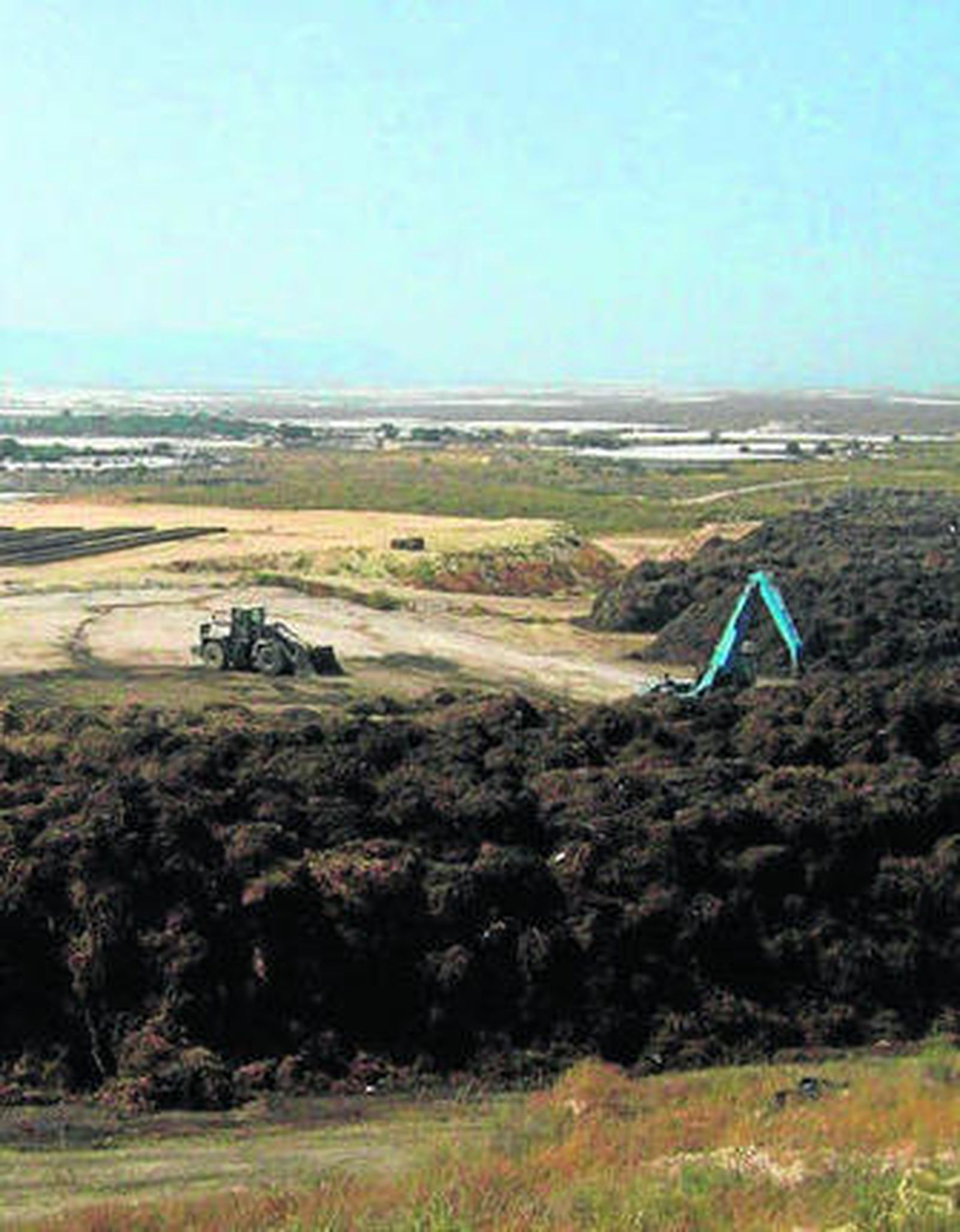 Acopio de compost y las pilas de compostaje en Albaida.