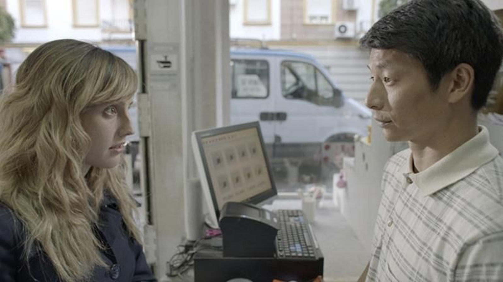 Natalia de Molina y Alberto Jo Lee, en una escena del filme