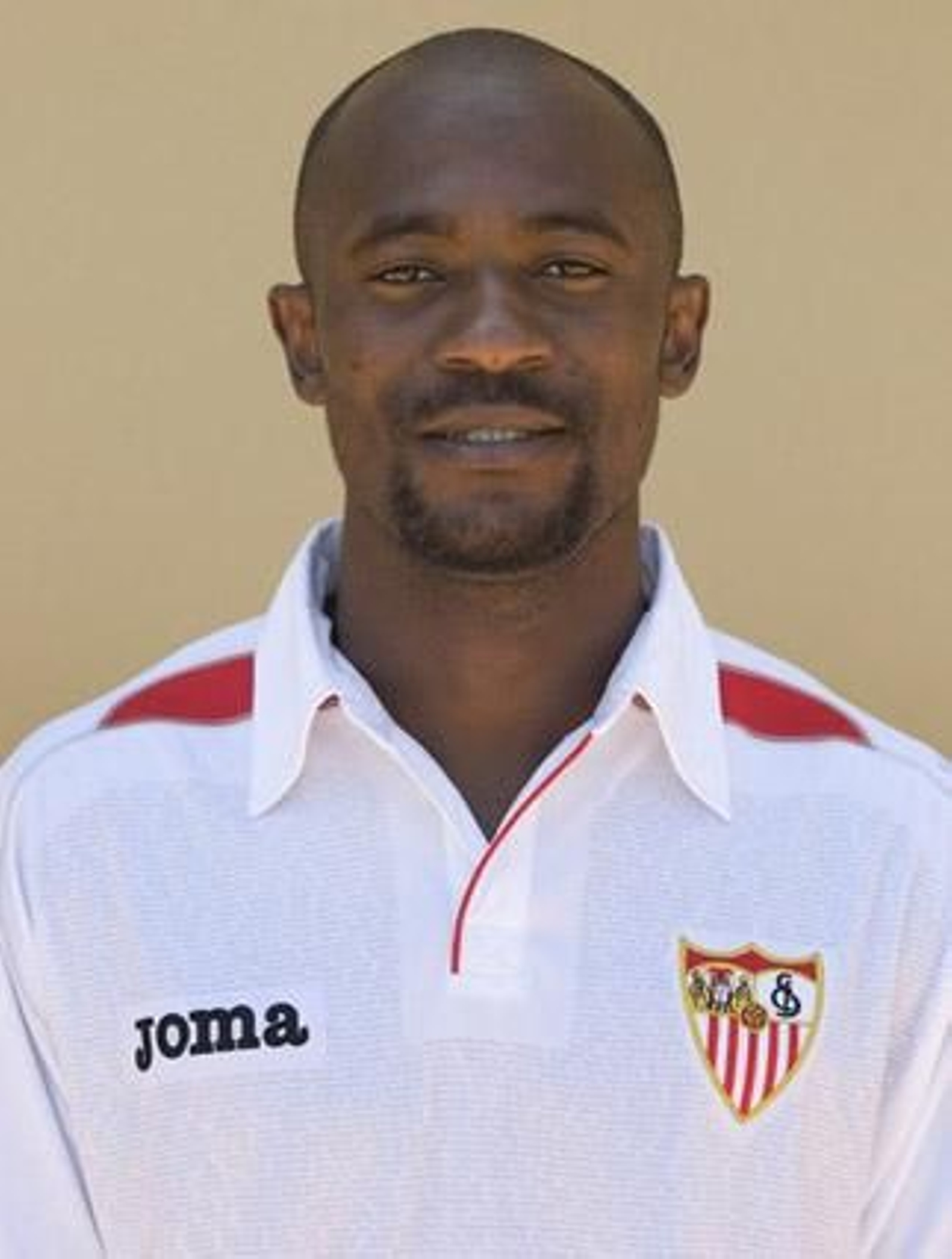 ZOKORA (medio)
Edad:28 años
Temp. en el club:1ª
Goles en 08-09:-
Contrato hasta: 2013