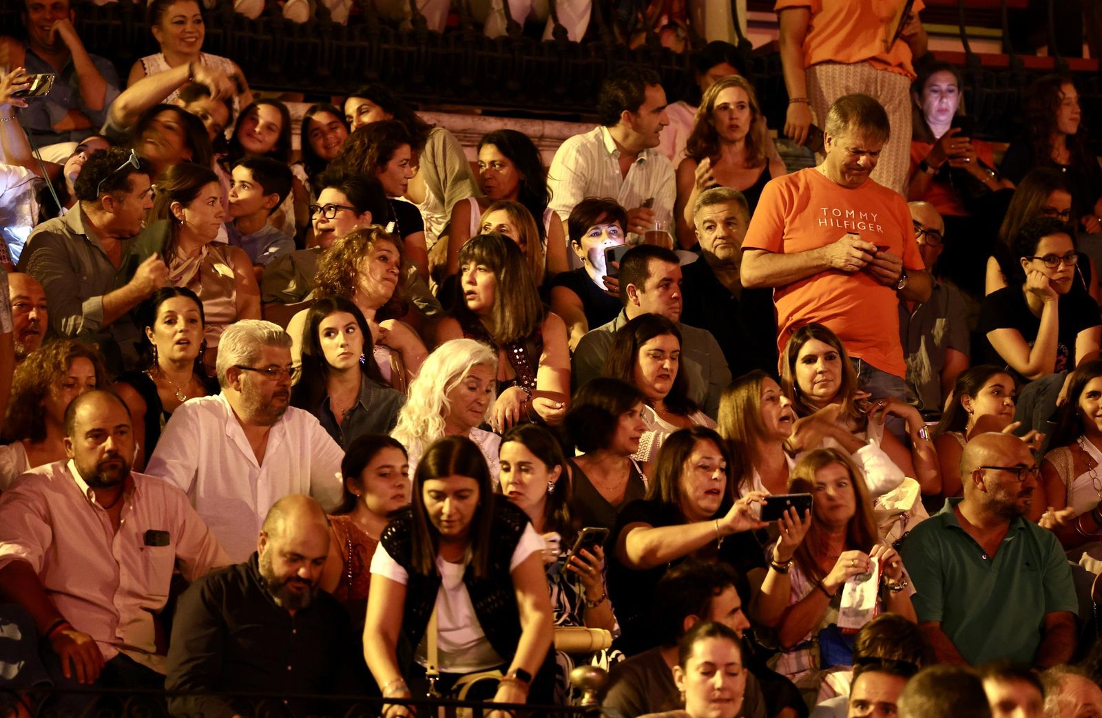 Búscate en el concierto de Hombres G