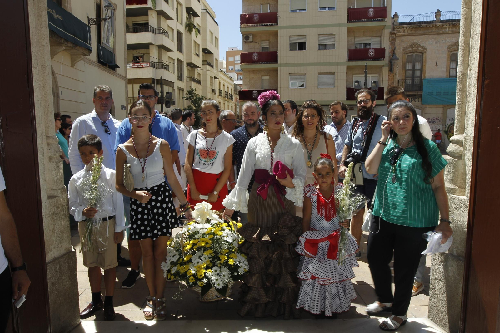 Fotogalería ofrenda floral a la Virgen del Mar. Feria de Almería 2019