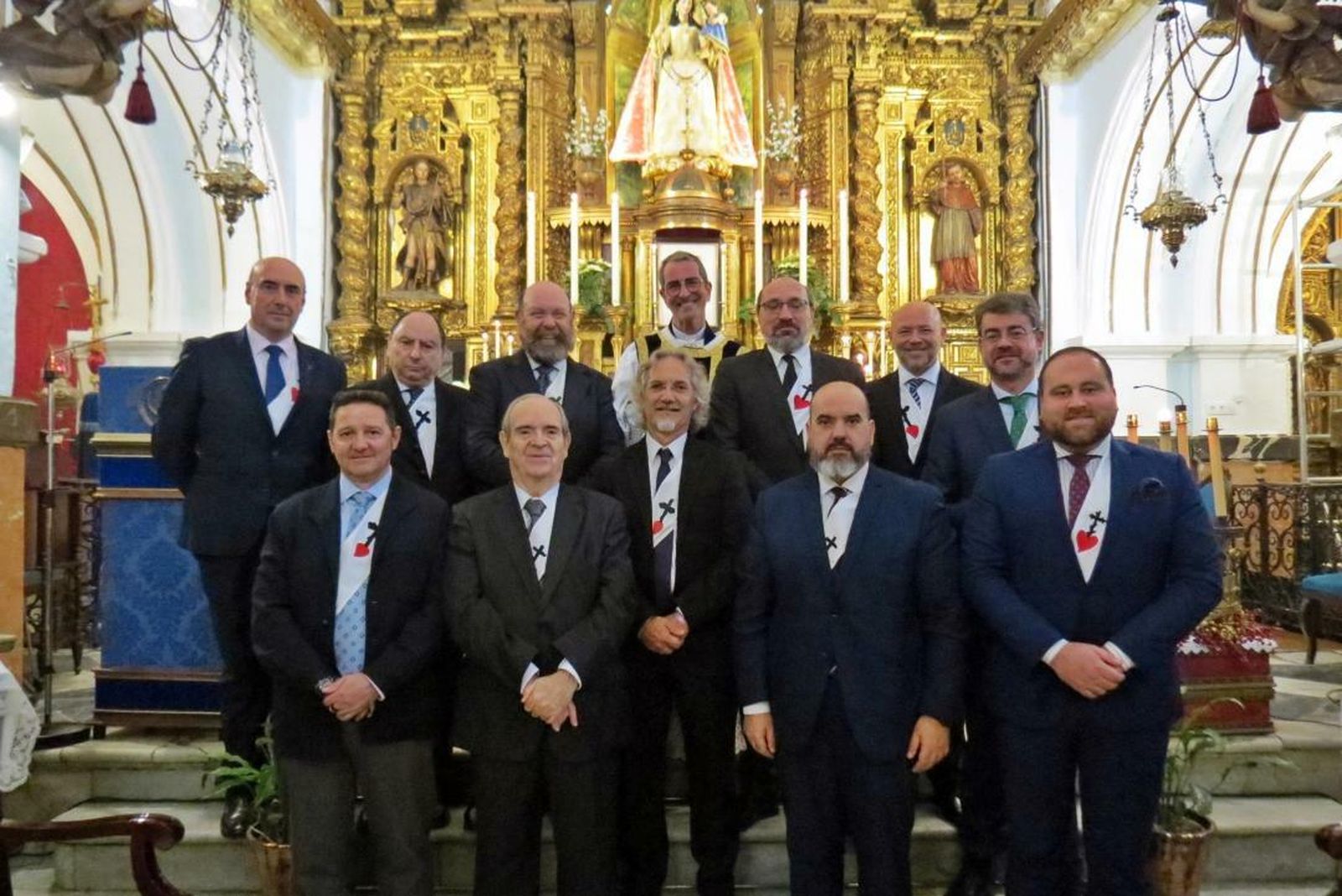 El nuevo cabildo de la Santa Caridad, con Juan Antonio García Aragón, Ángel Luis Guisado, Pedro Sánchez Túnez, Juan Mera, Alejandro Santiago, Adolfo Vigo, Ángel Monge,Juan Antonio Laluz, Julio Molina, Francisco Rosso y Rafael Perestrello.