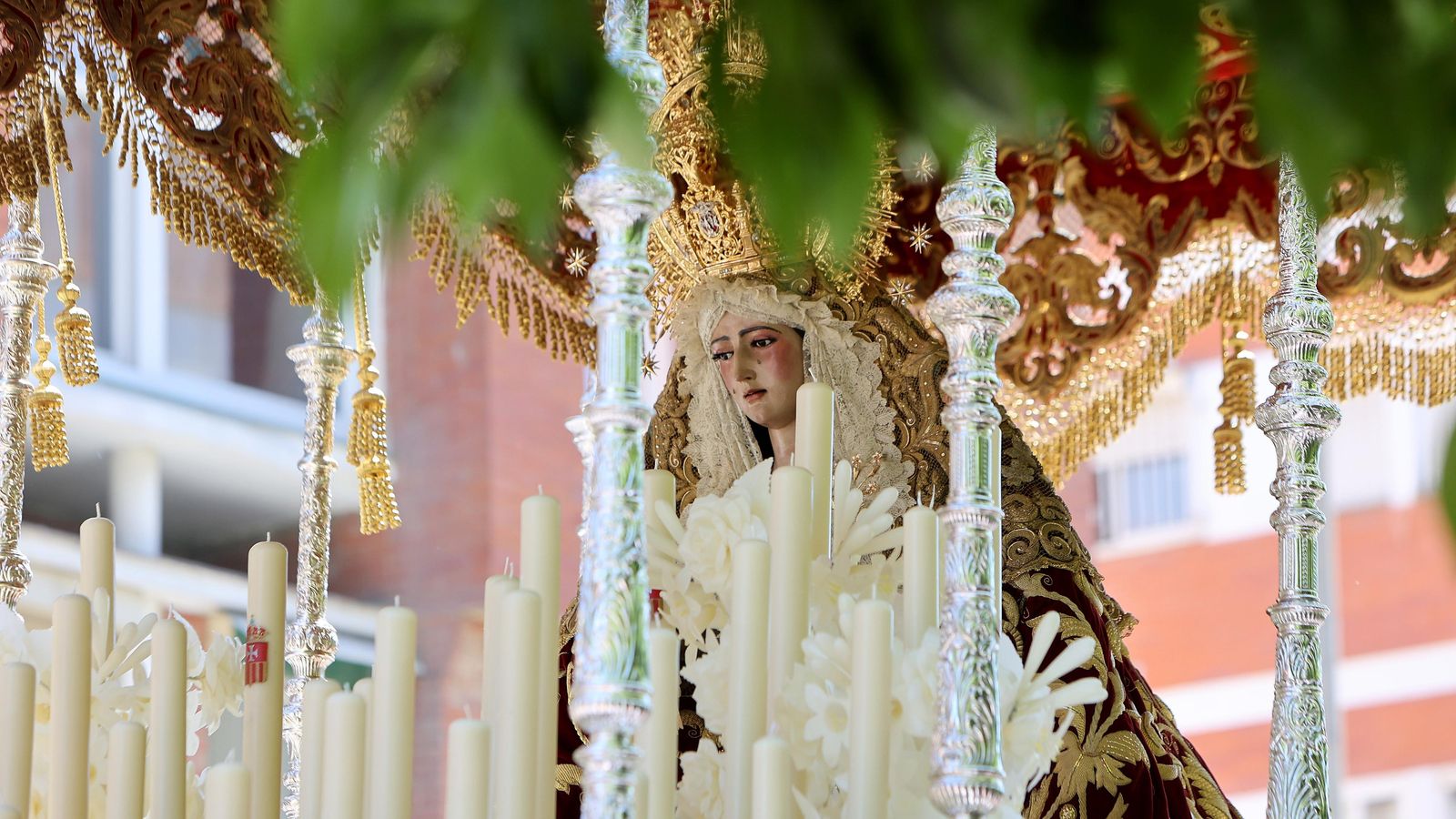 Una imagen de la hermandad de Santa Genoveva en la Semana Santa de Sevilla de 2023.