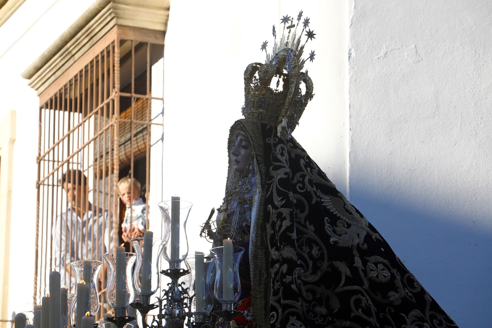 Viernes Santo en Córdoba: la procesión de los Dolores, en imágenes