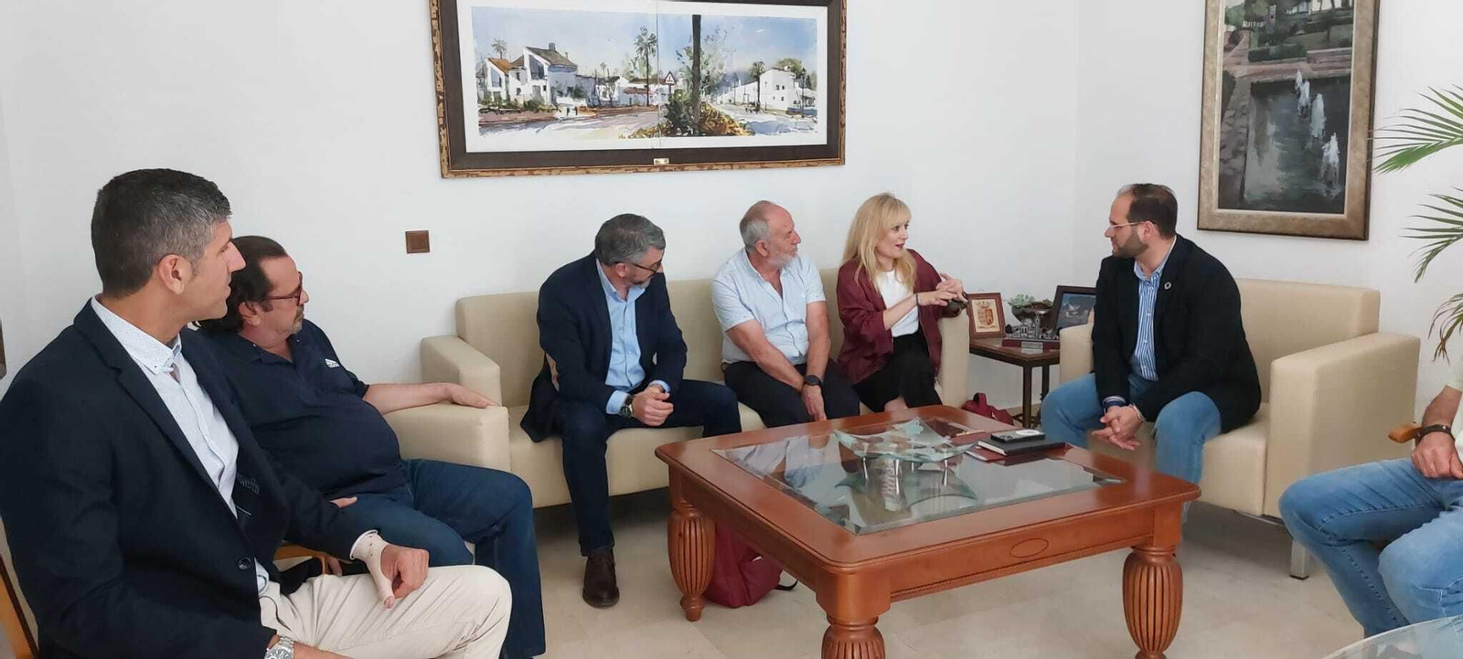 Un momento de la visita de Carmen Castilla a Castellar de la Frontera