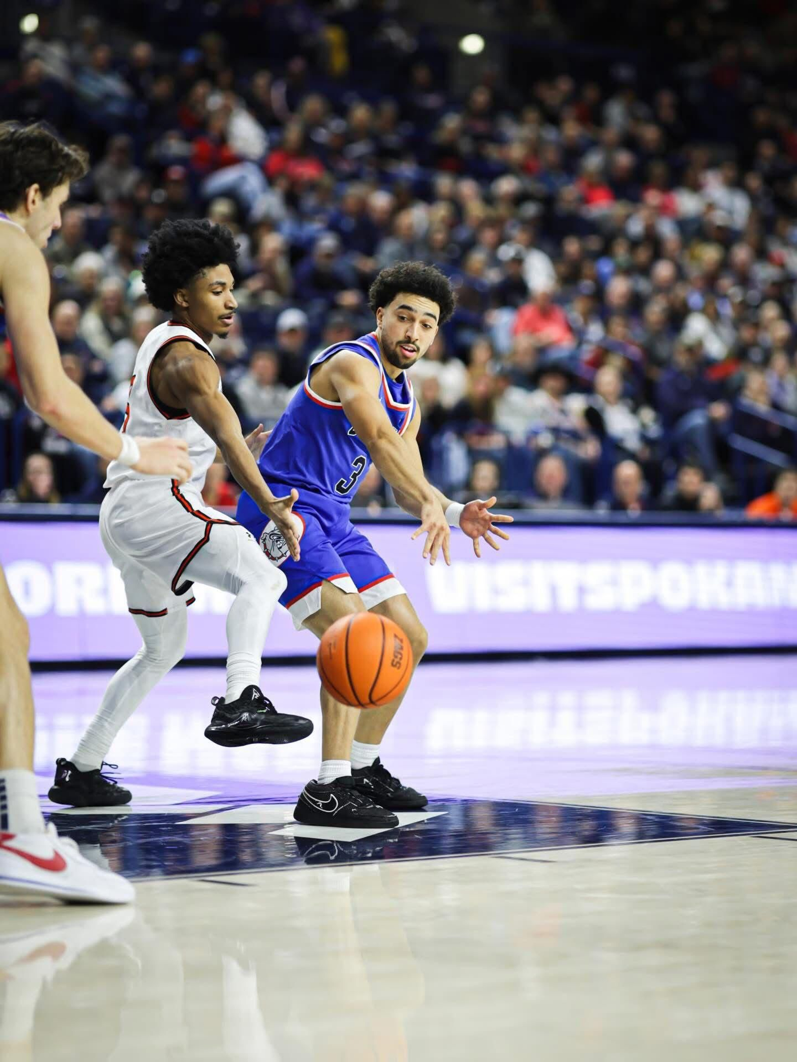 NCAA: Mario Saint Supéry suma minutos y confianza en Gonzaga