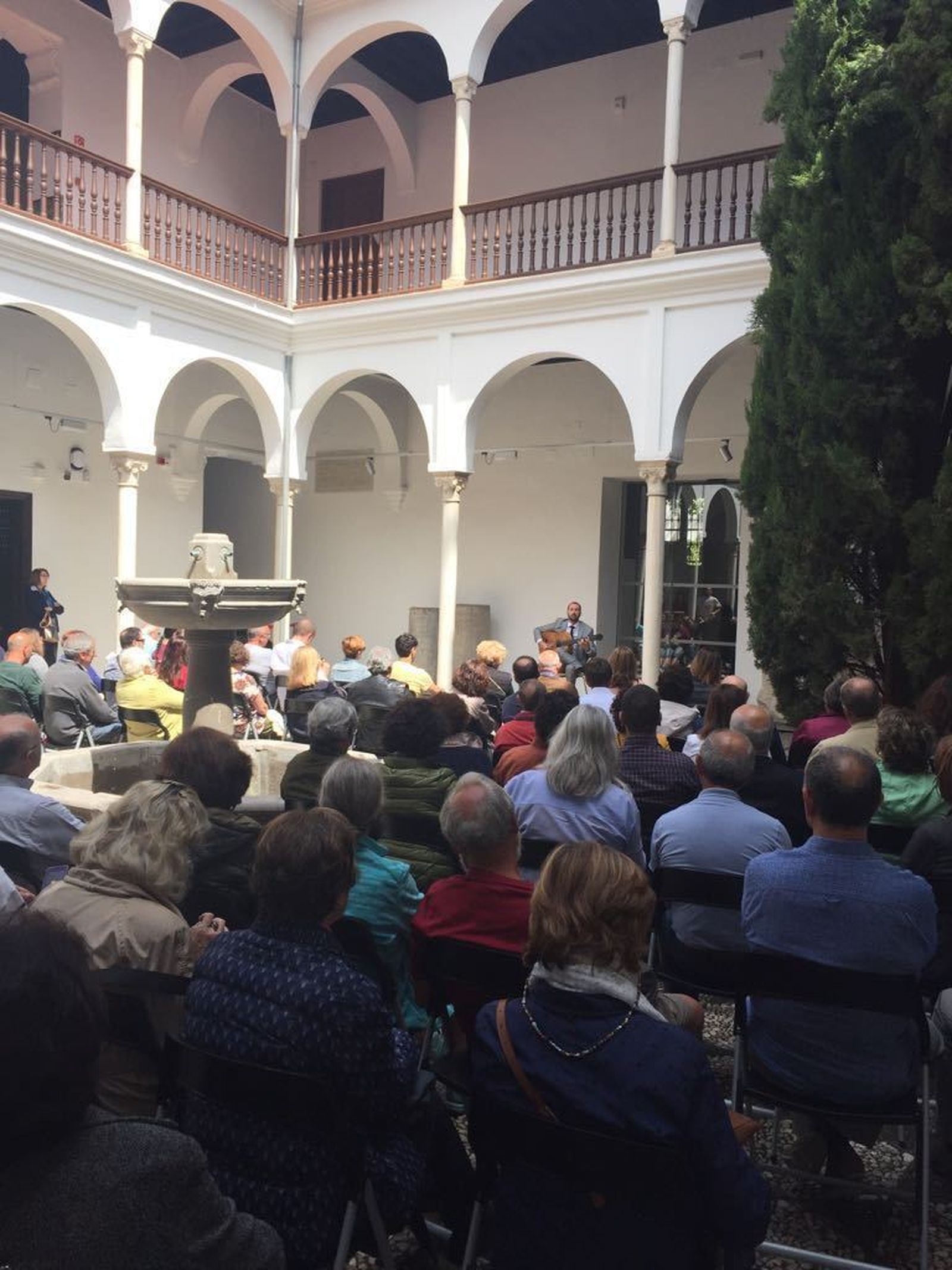 El guitarrista Luis Mariano Renedo durante su concierto en el Arqueológico.