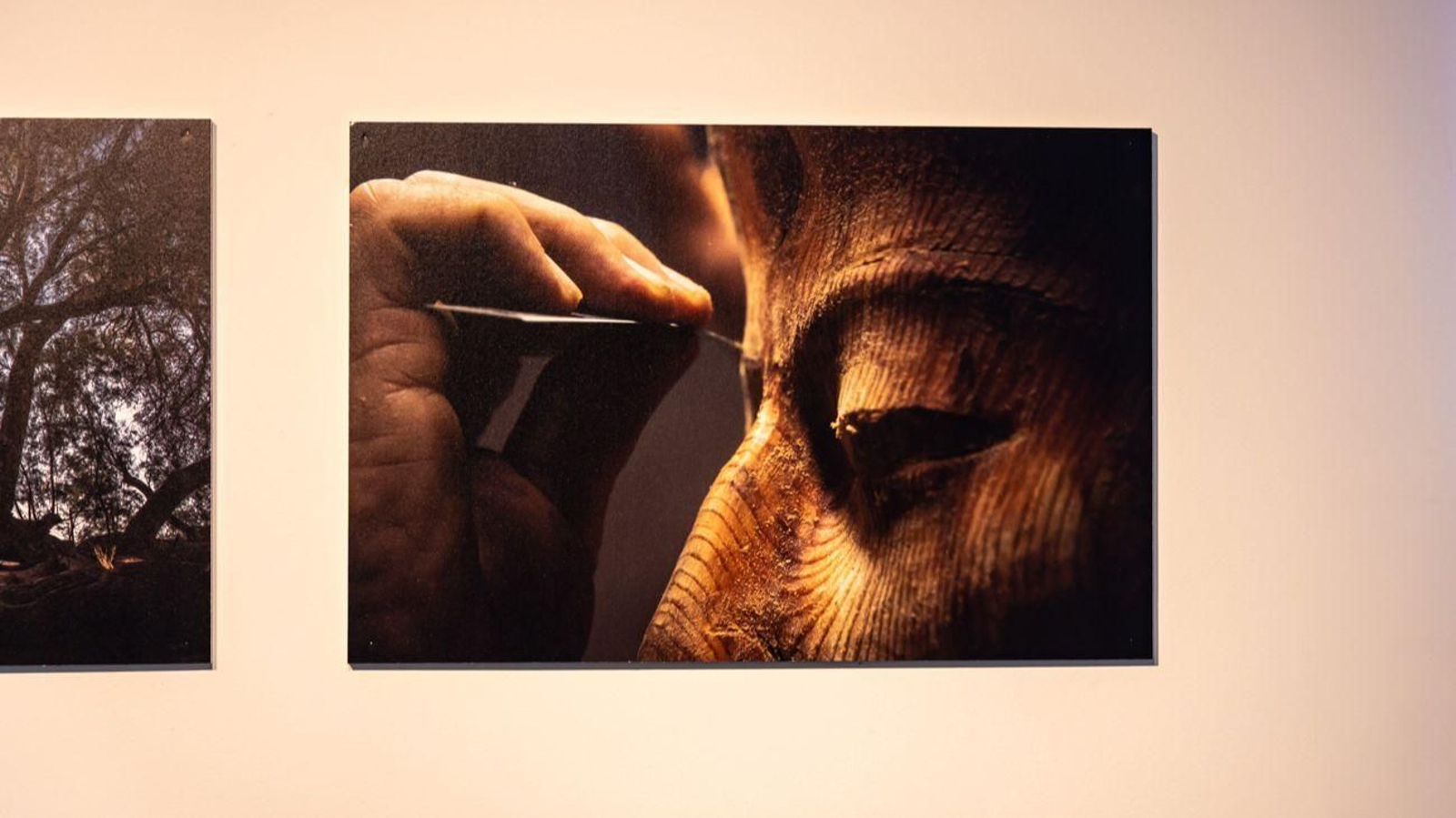 La muestra de imágenes trata también sobre la artesanía maderera de la tierra de faraones.