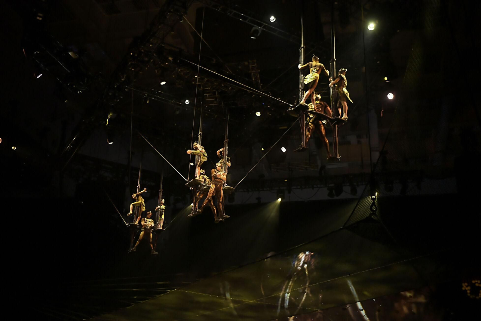 El Circo del Sol brilla en el Palacio de Deportes de Granada
