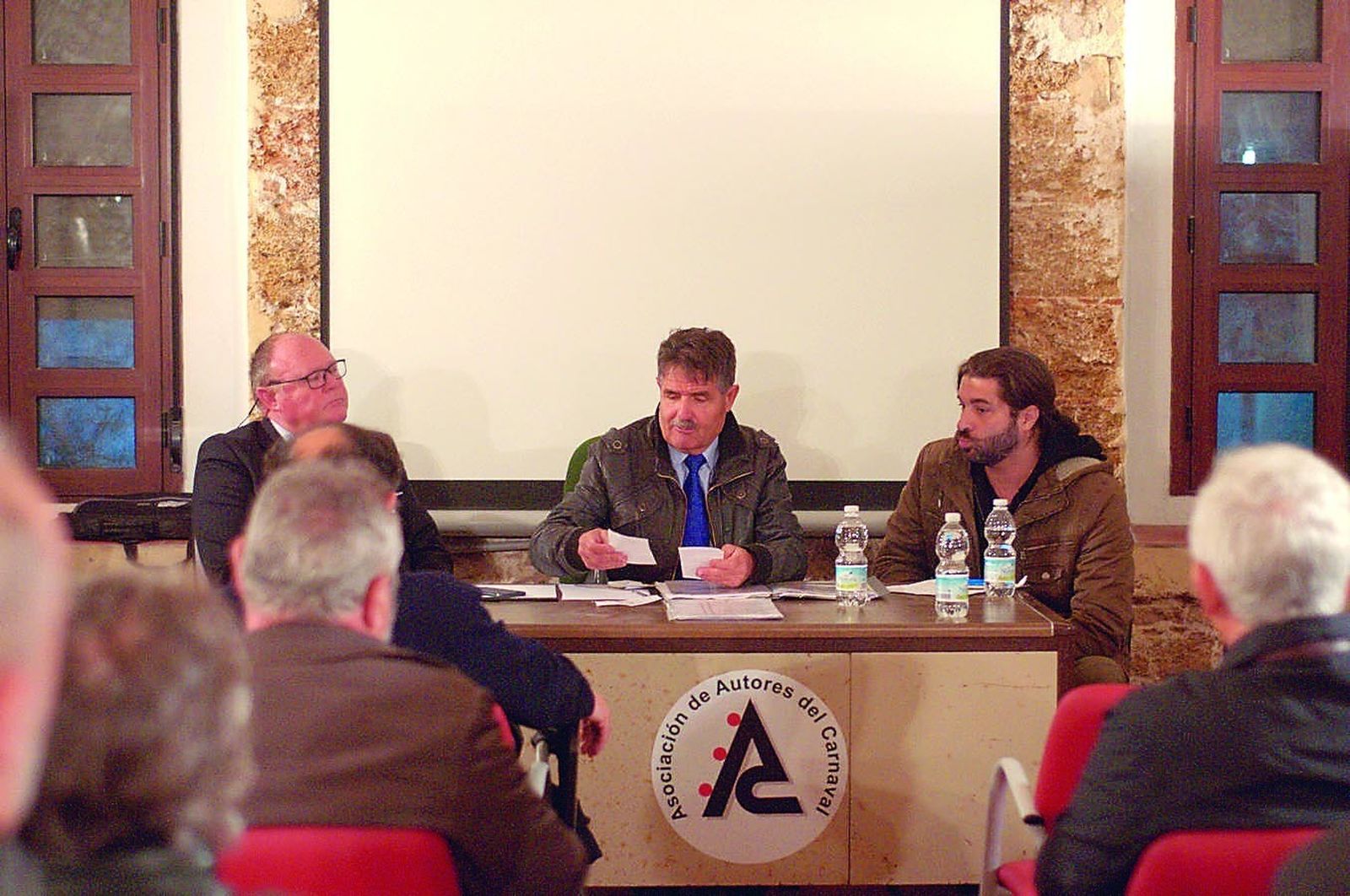 La tertulia-debate se celebró el jueves en la sede de la Asociación de Autores.