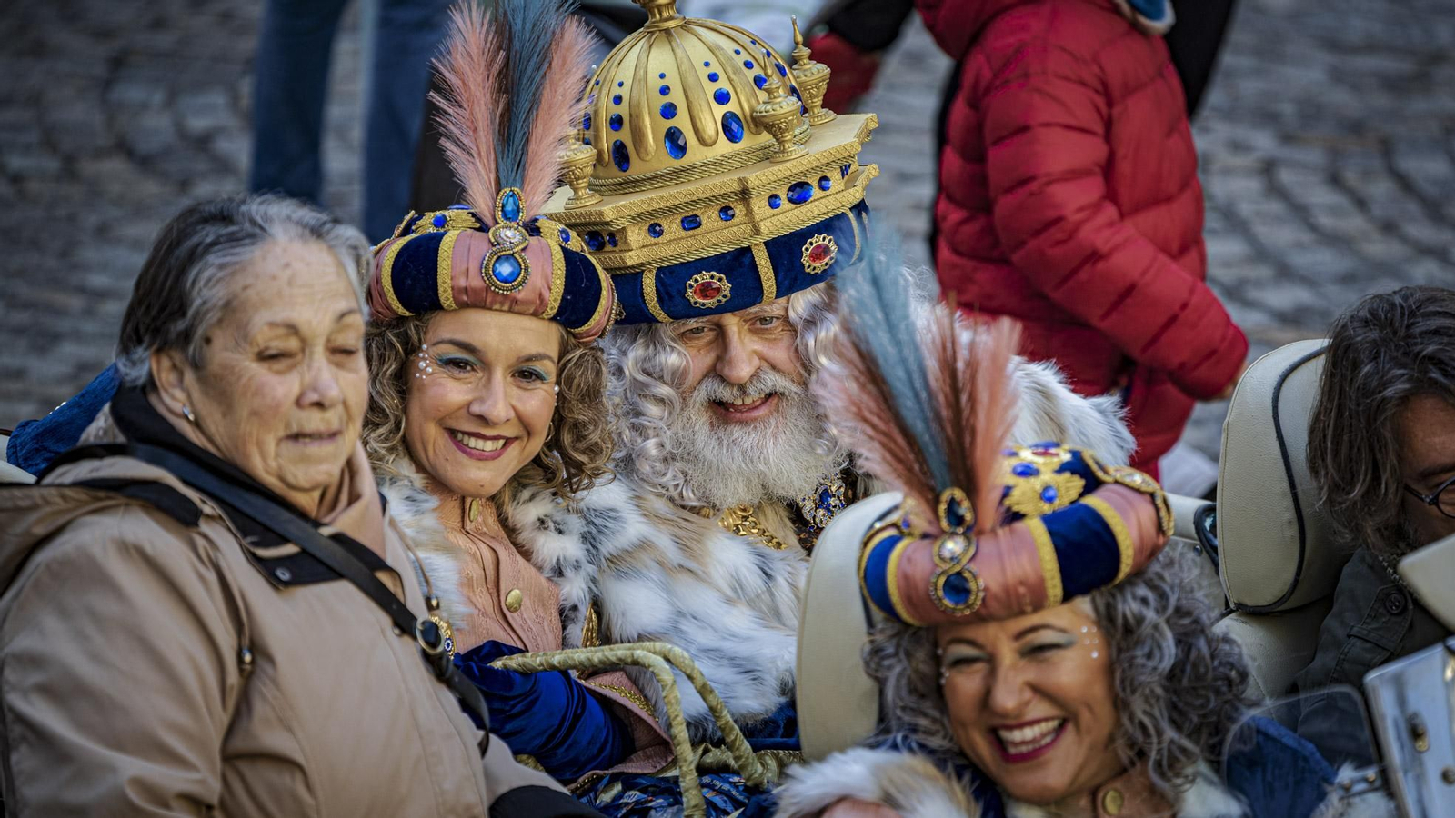 Las imágenes de SS.MM. los Reyes Magos en Cádiz: Visitas y cabalgata