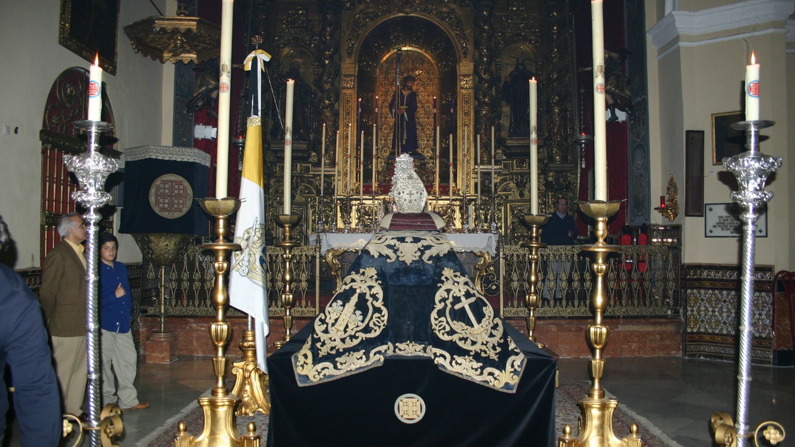 El túmulo levantado en 2005 para la misa de Juan Pablo II