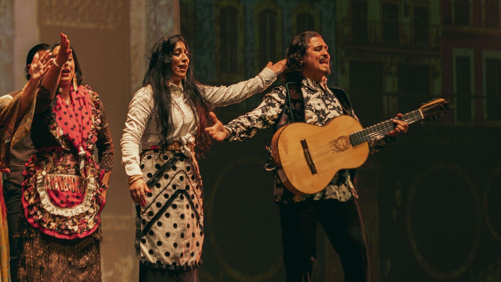 Farru, Estrella y Macarena Fernández en un momento de Farrucos y Fernández
