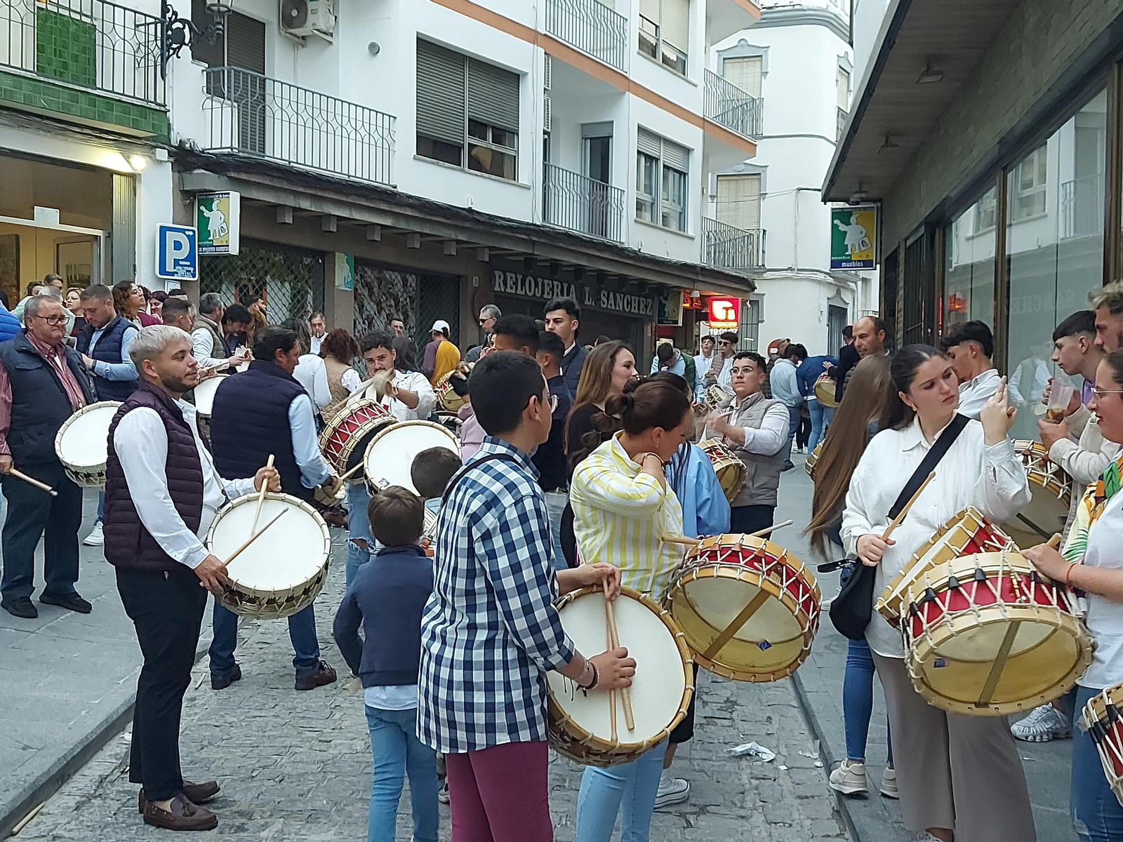 Los tambores y las hogueras lucen en Baena por San José, en imágenes Los tambores y las hogueras lucen en Baena por San José, en imágenes