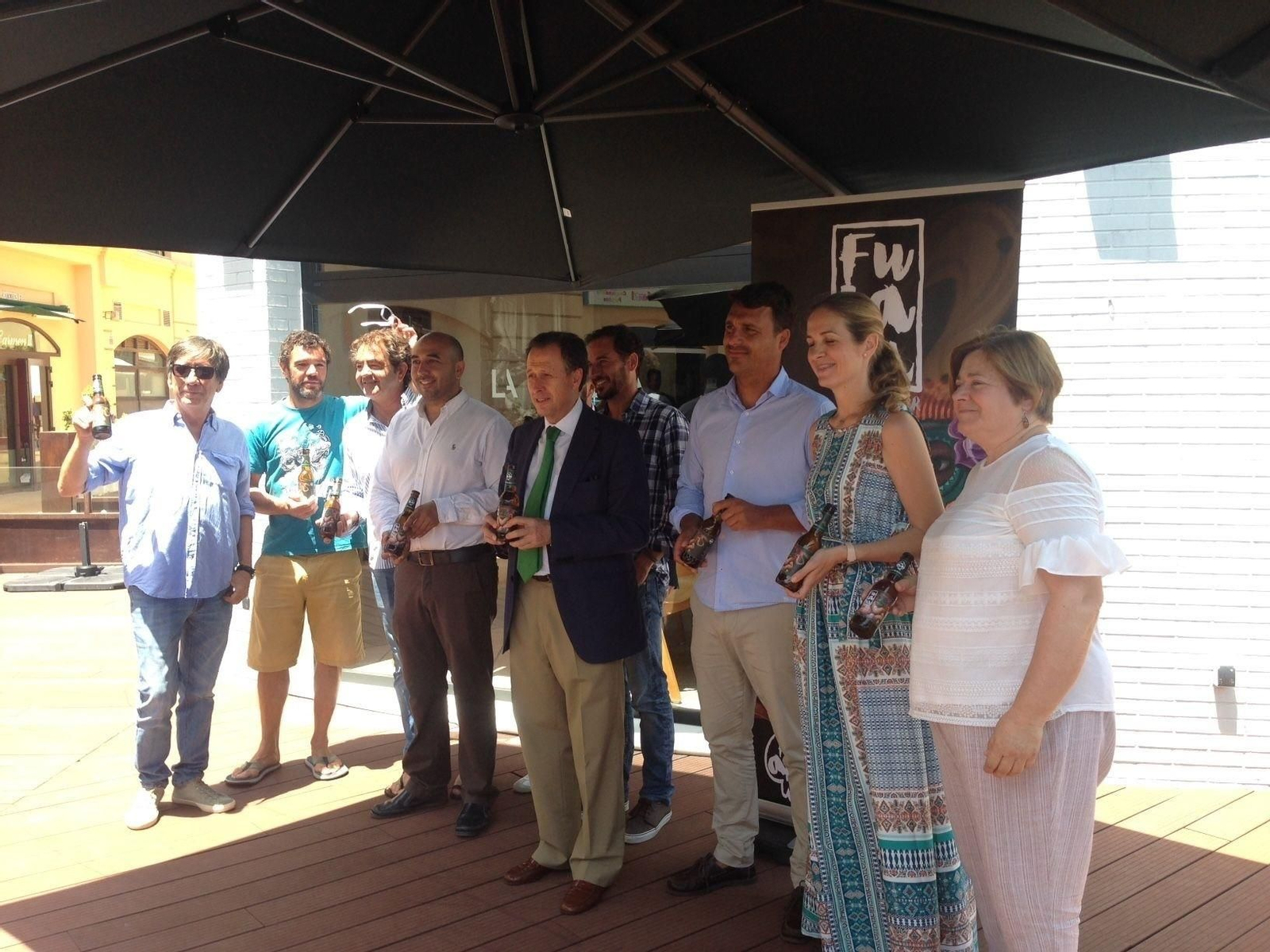 Instante de la presentación de la cerveza en el Centro Comercial Novo Center.