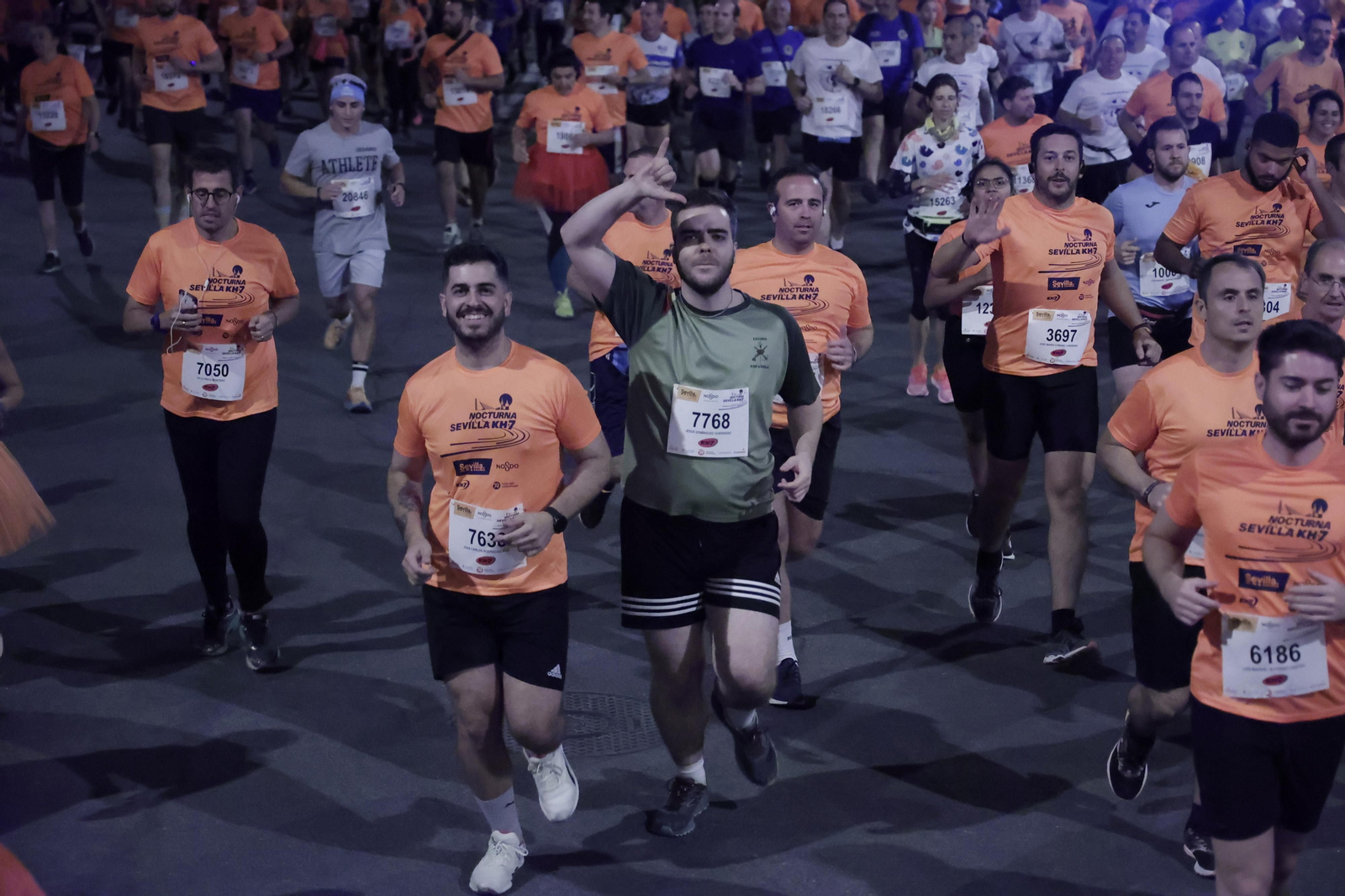 Búscate en la Carrera Nocturna de Sevilla (4)