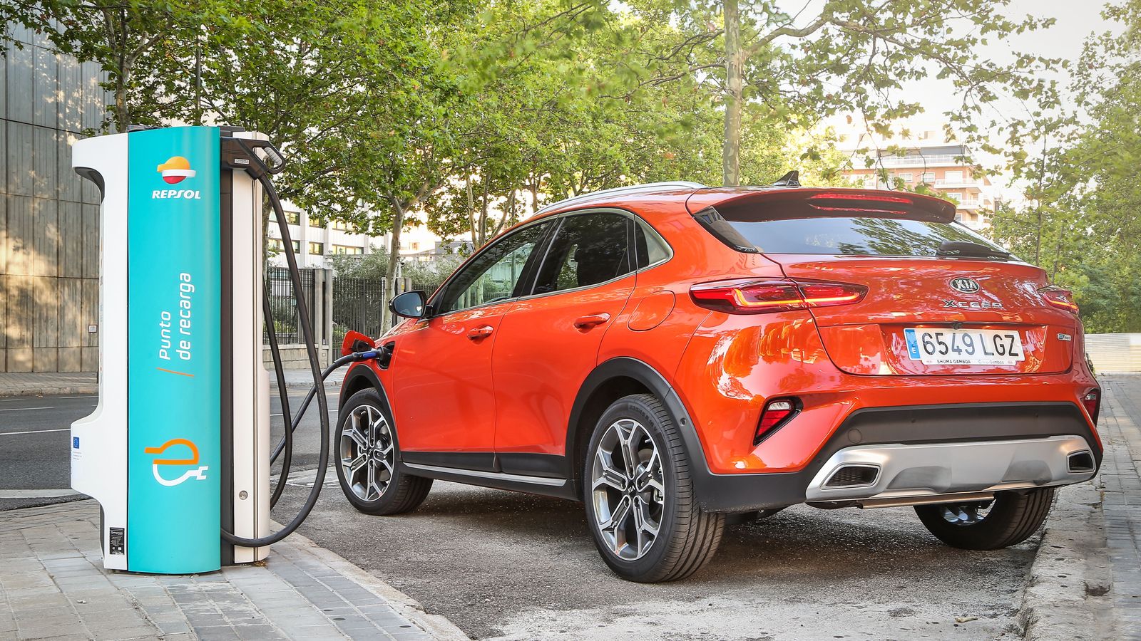 La bateria, de 8,9 kWh de capacidad y 360 V, se puede cargar en poco más de un par de horas.