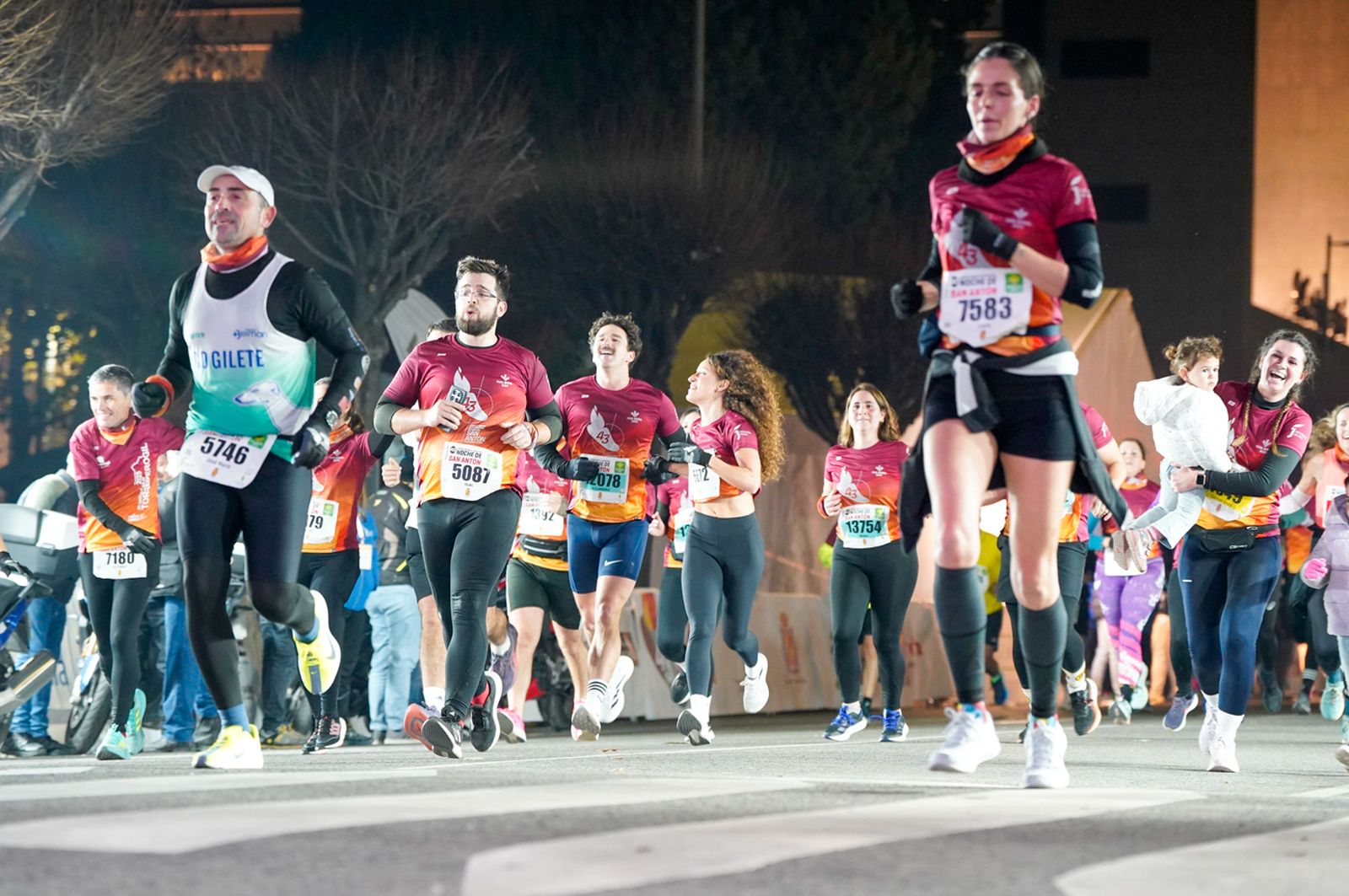 En imágenes: búscate en tu llegada a meta de la Carrera de San Antón 2026 (20)