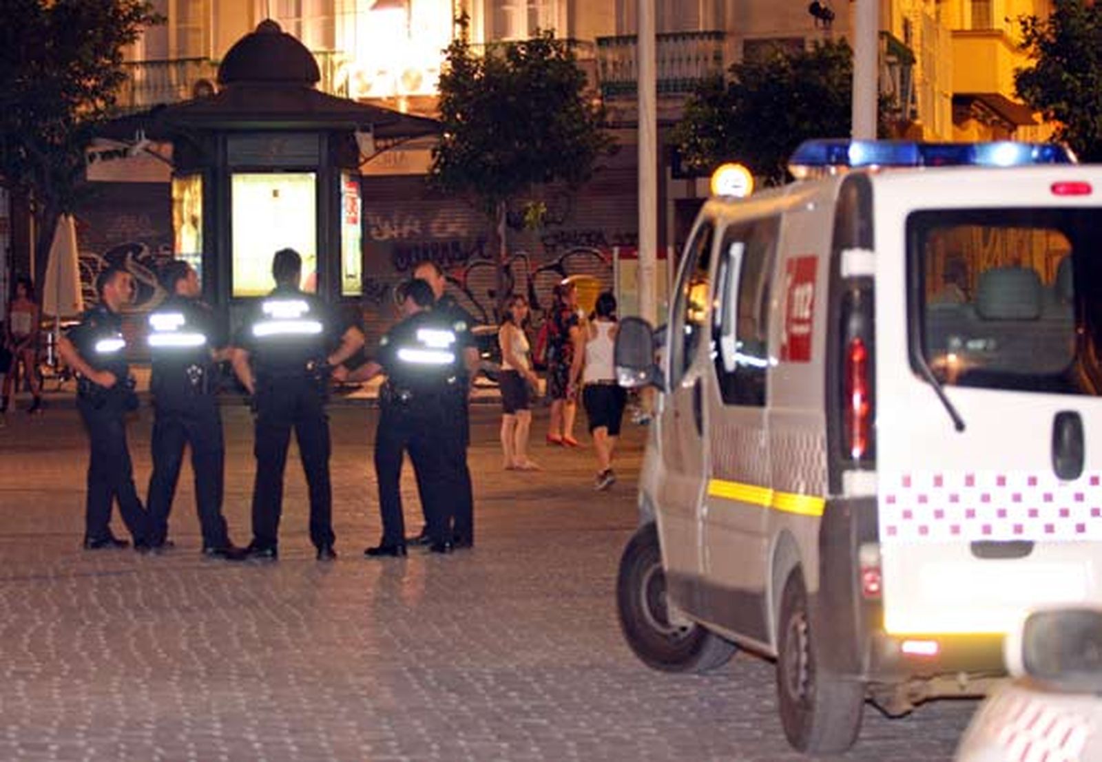 Las multas por beber en la calle caen hasta una media de 30 al mes