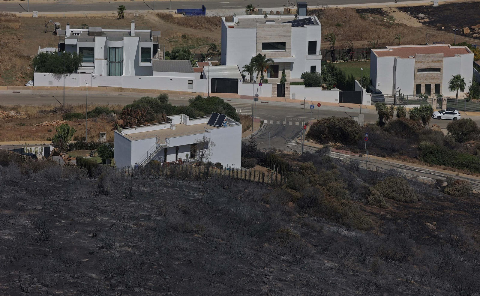 Así han quedado Atlanterra y Zahara de los Atunes tras el incendio forestal en la Sierra de la Plata de Tarifa