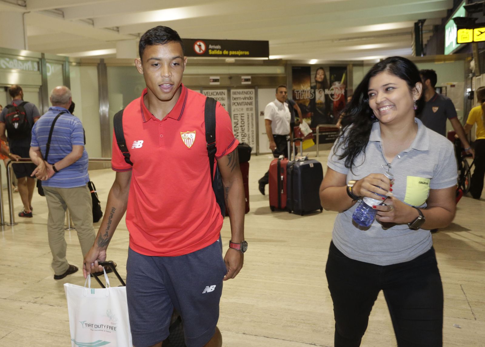Muriel junto a una aficionada en San Pablo