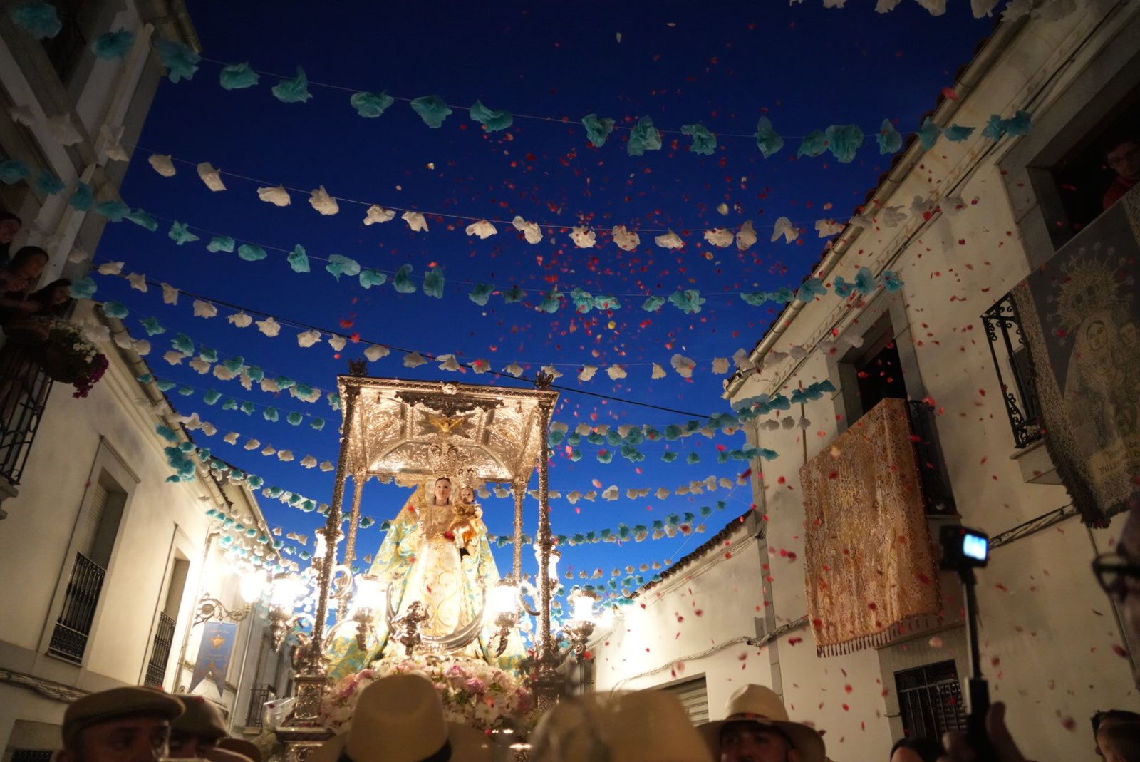 La romería de la Virgen de Luna del Lunes de Pentecostés en Villanueva de Córdoba, en imágenes