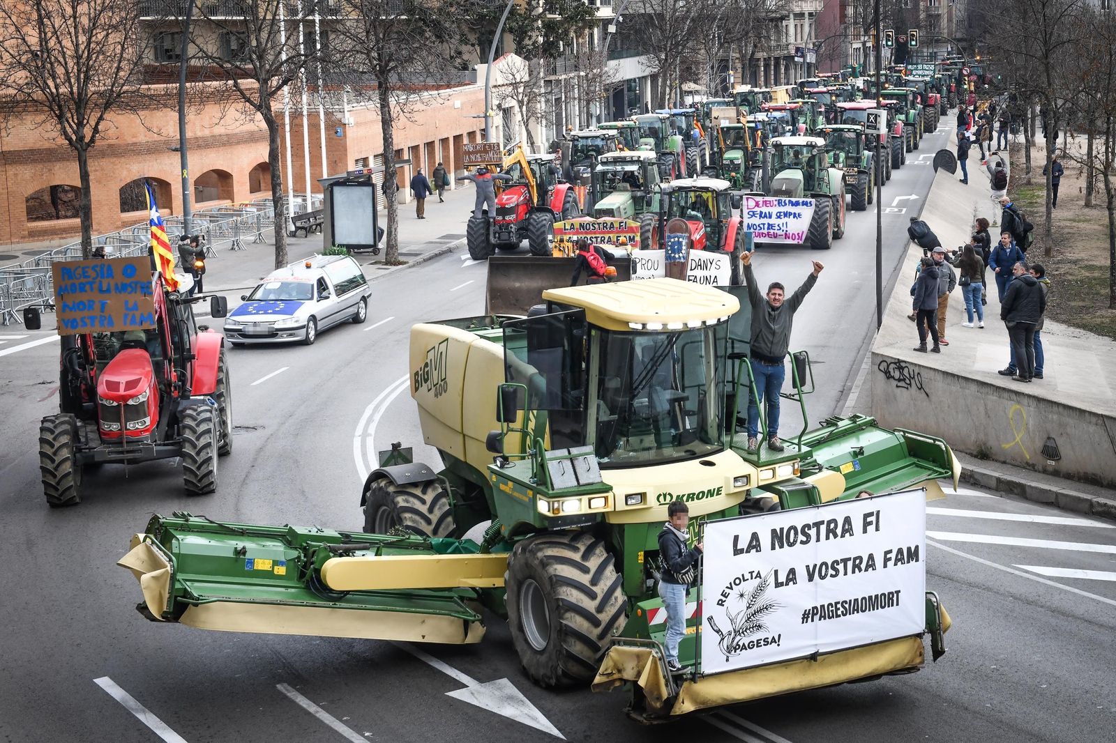 Las imágenes de la tractorada por las carreteras españolas: el campo para las principales vías