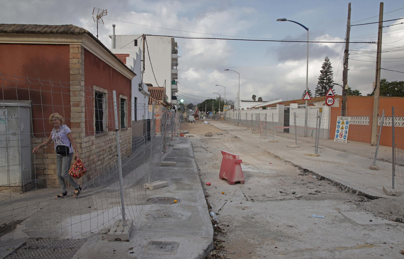 Fotos de las obras de renovación de infraestructuras hidráulicas en la avenida Diputación de Algeciras