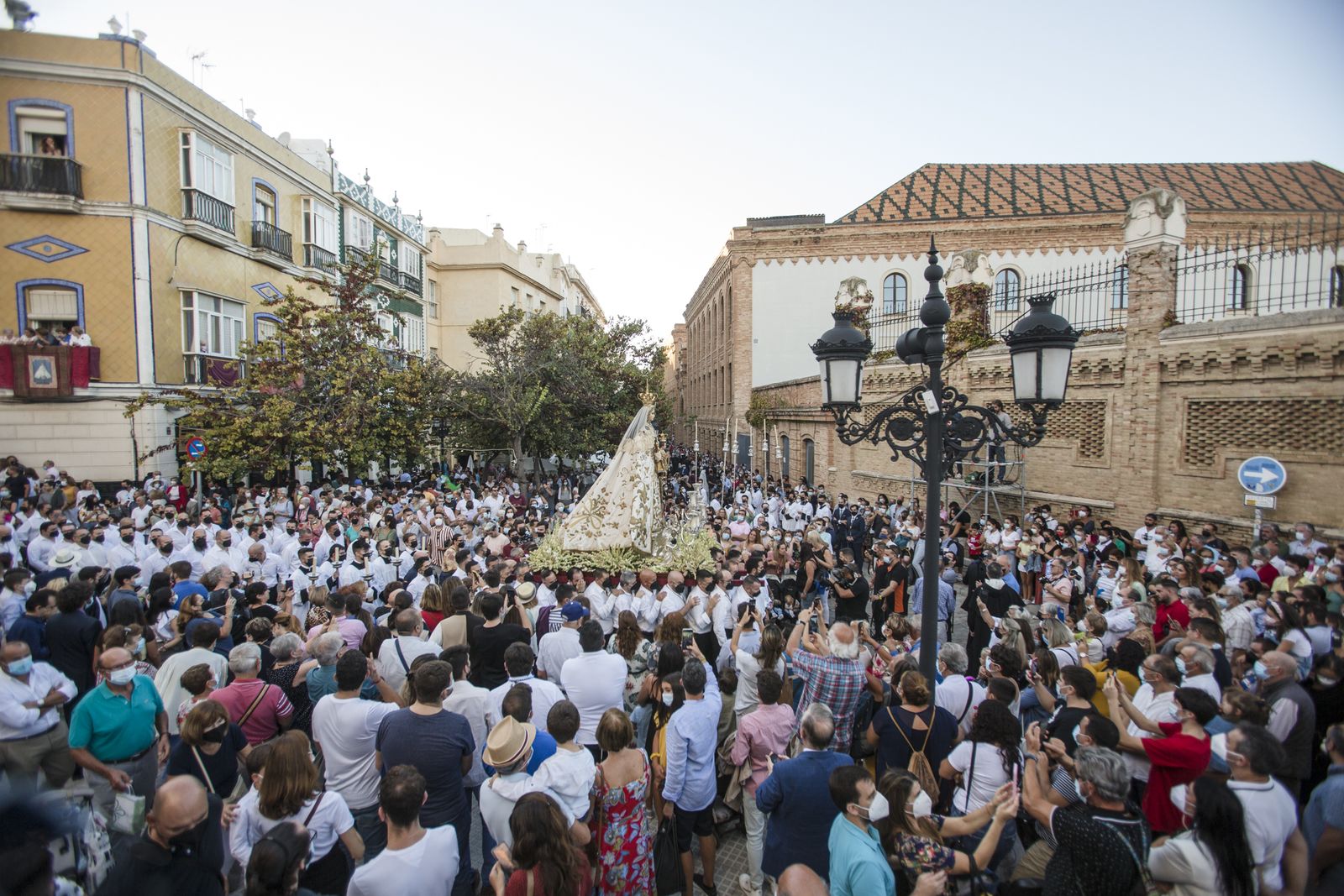 Procesión de la Virgen del Rosario en Cádiz.
