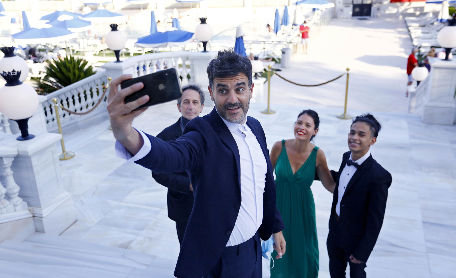 Las fotos del desfile de famosos para inaugurar el festival con nostalgia de la alfombra roja