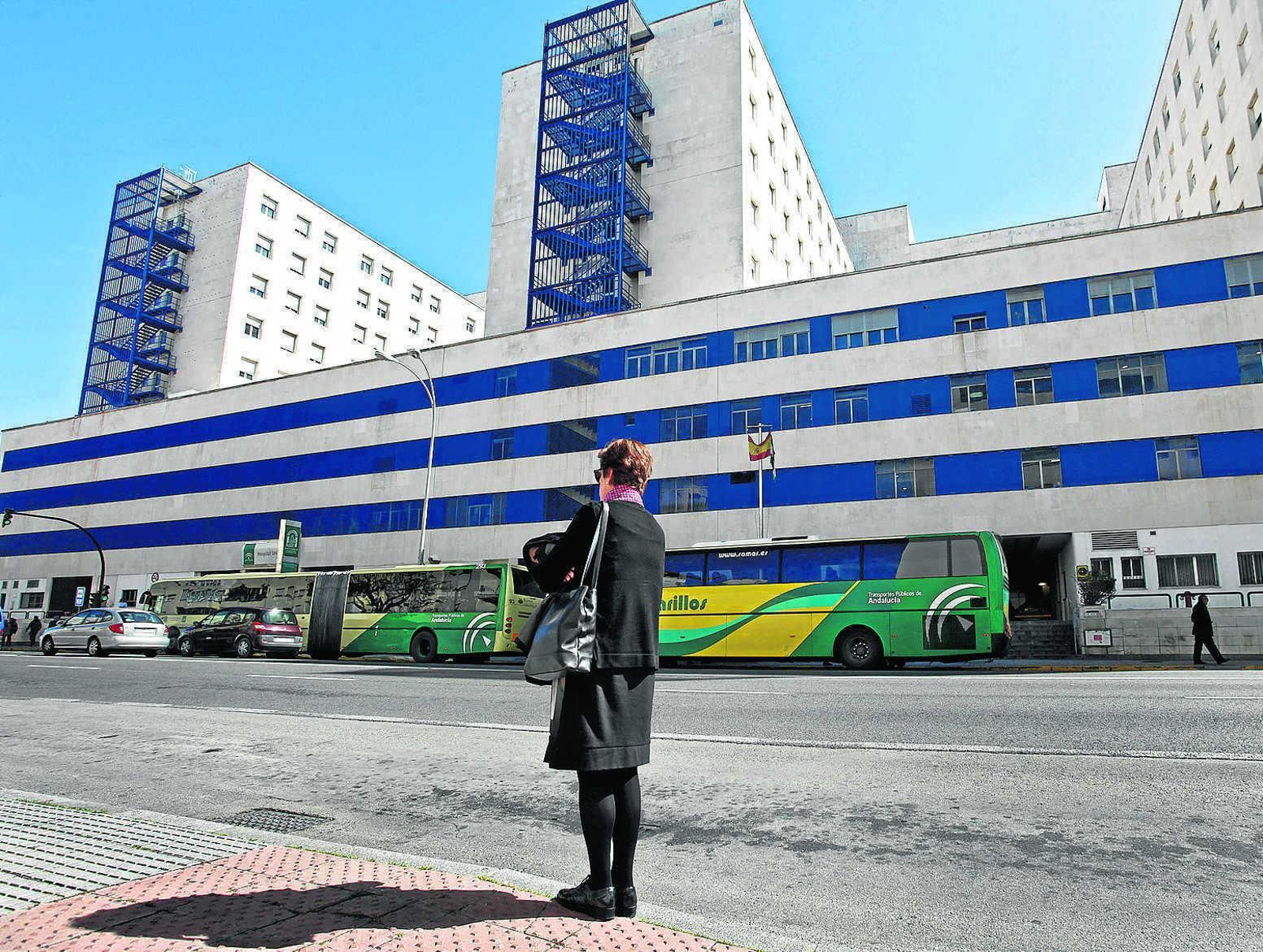 Fachada principal del Hospital Puerta del Mar.