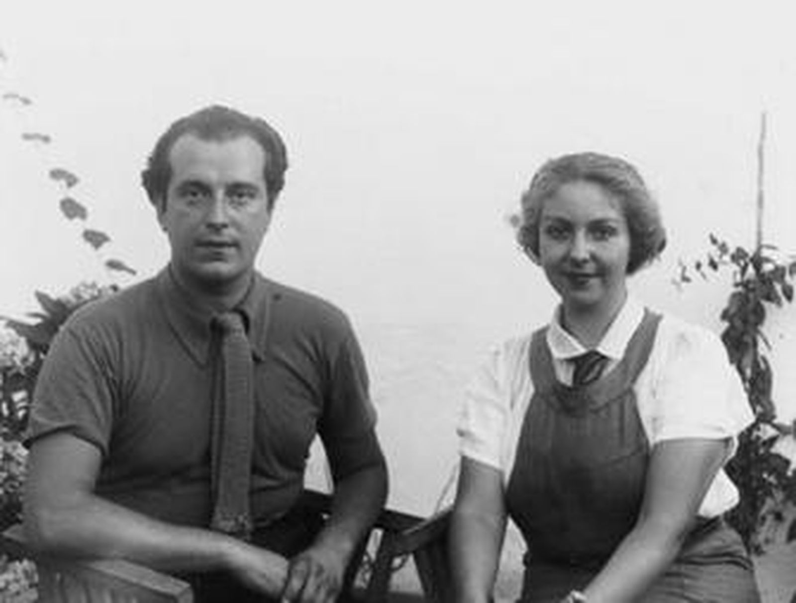 La escritora María Teresa León, fotografiada junto al que fue su compañero inseparable Rafael Alberti.