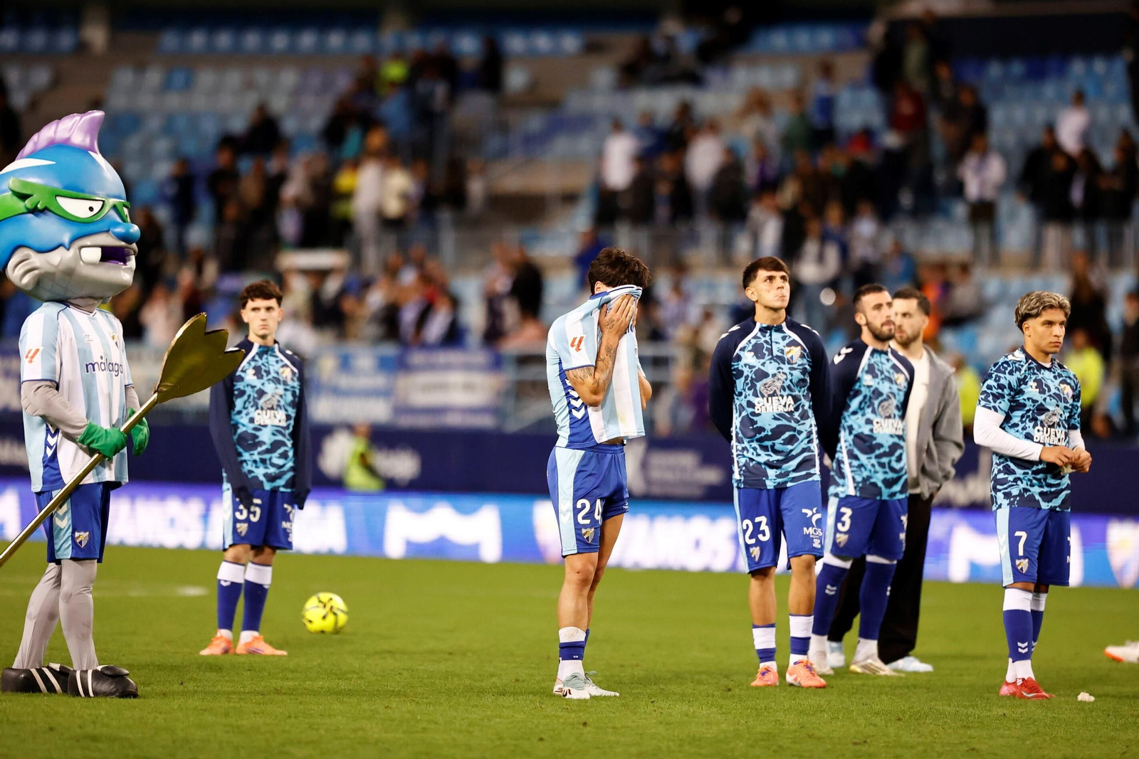 Las fotos del imponente ambiente en La Rosaleda en el Málaga - Córdoba CF