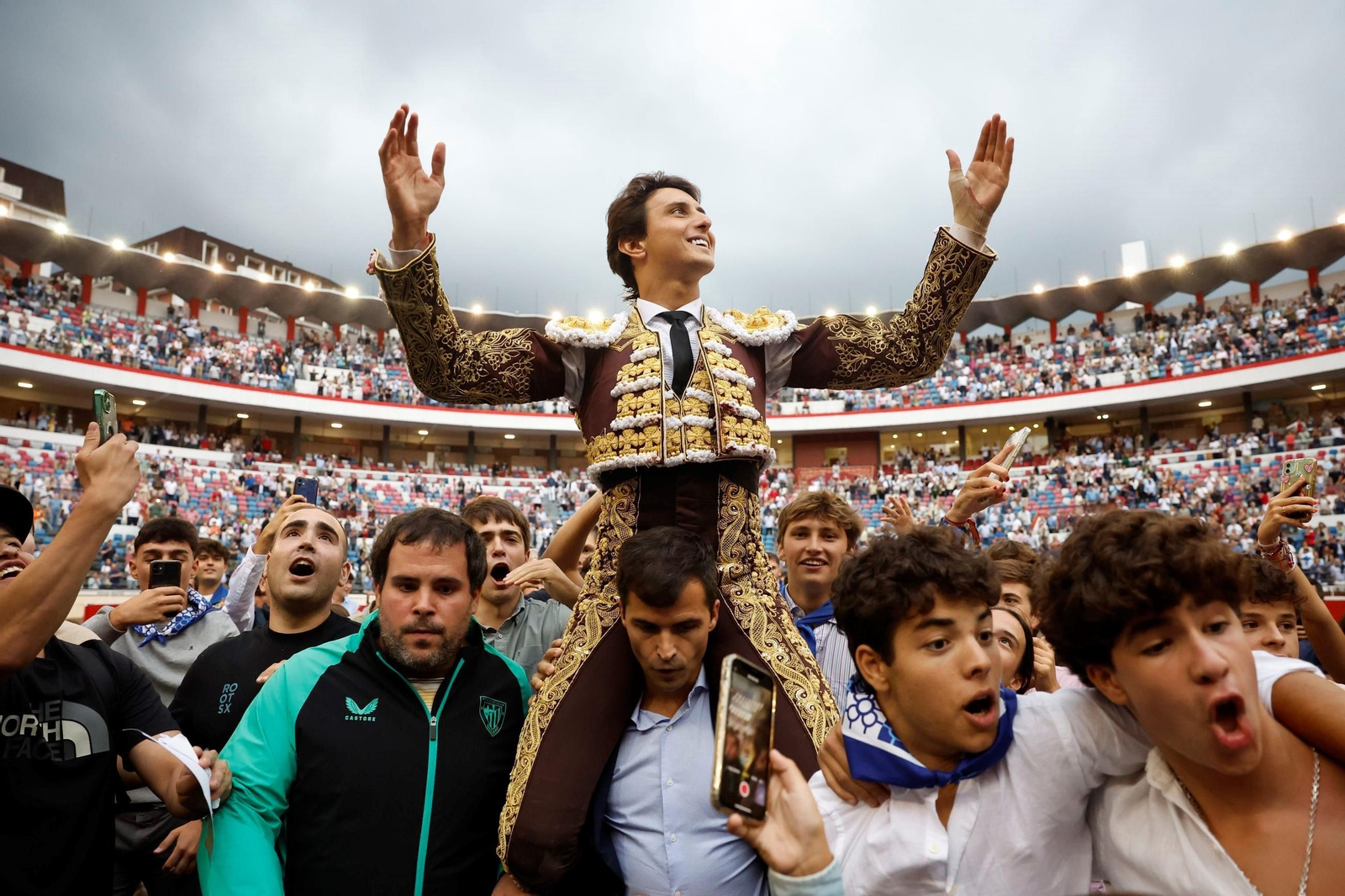 Roca Rey cimentó su éxito más rotundo y resonante en la Aste Nagusia de Bilbao.