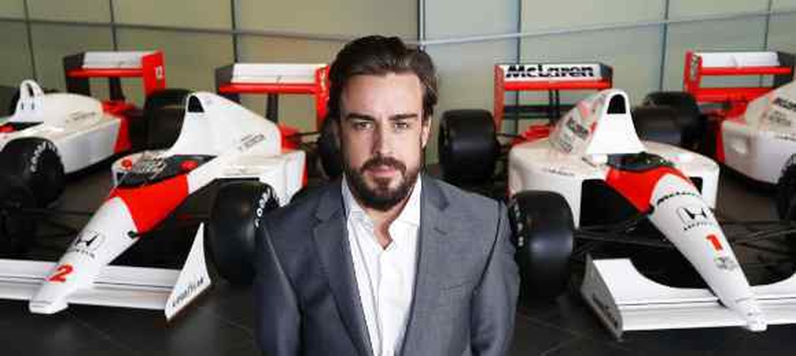 Hamilton gana con el Mercedes dominante y Alonso abandona Ferrari