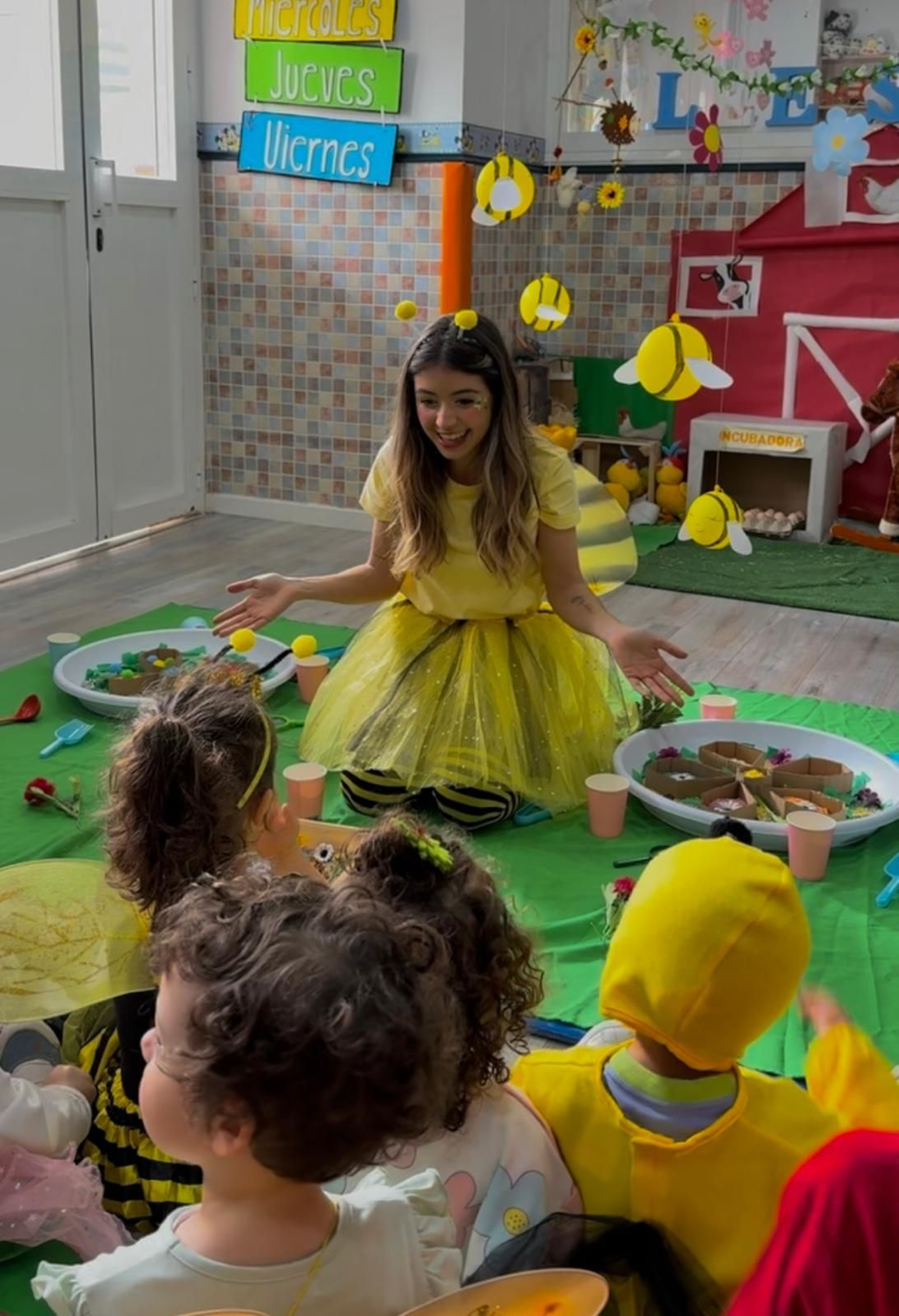 Karen en una de las fiestas de disfraces del CEI Corazones II