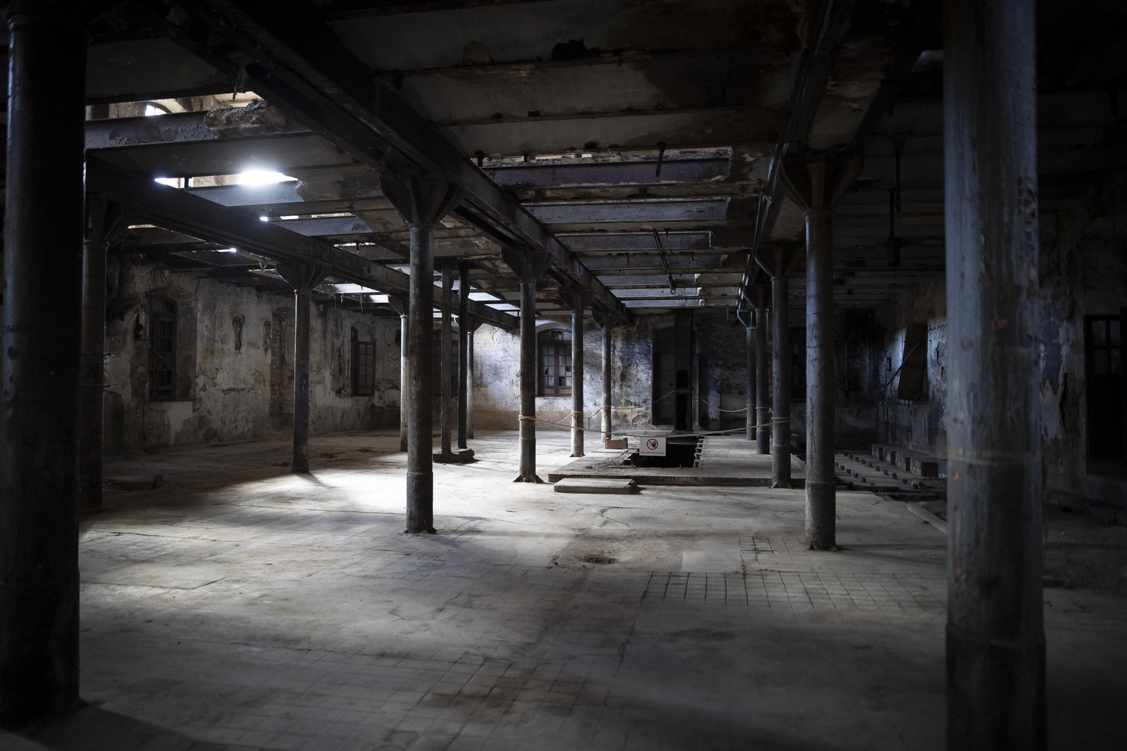 Fotos: en el interior del futuro complejo de la Universidad de Granada en la Azucarera de San Isidro