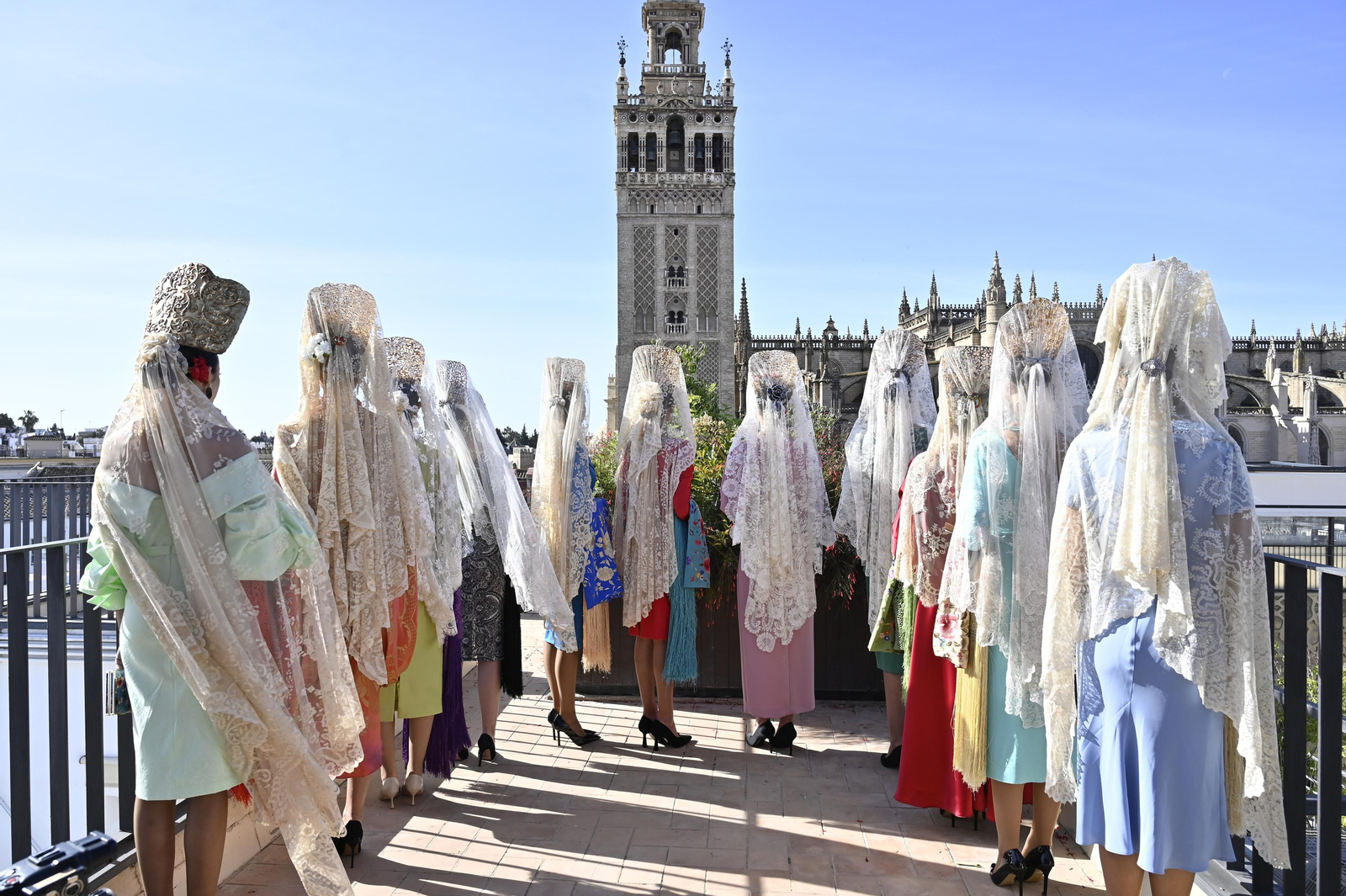 La revisión de la mantilla blanca, todas las imágenes